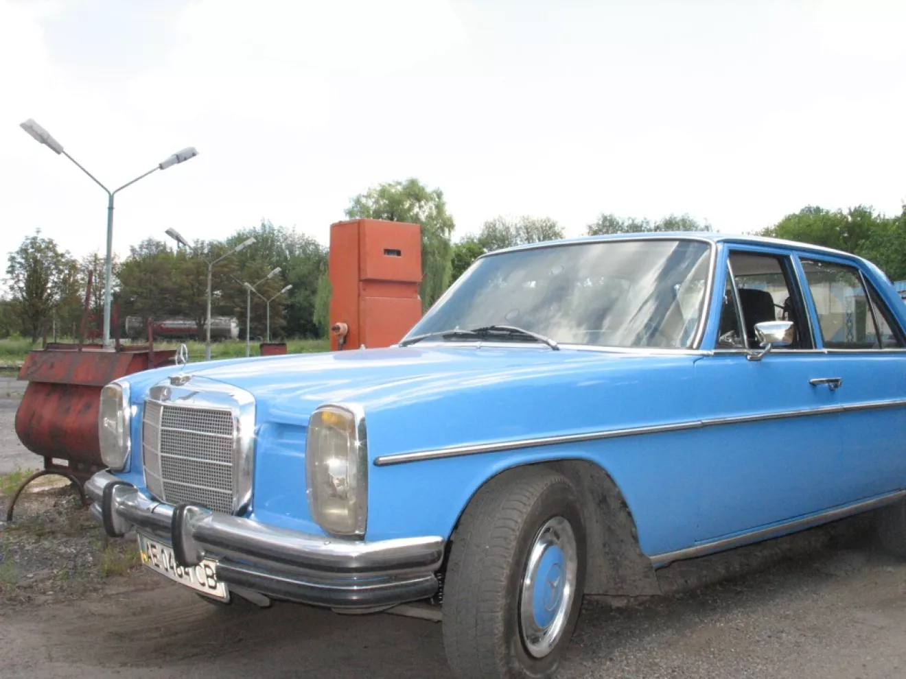 Mercedes-Benz W115 Ретро Мерседес на ретро-заправке | DRIVER.TOP -  Українська спільнота водіїв та автомобілів.