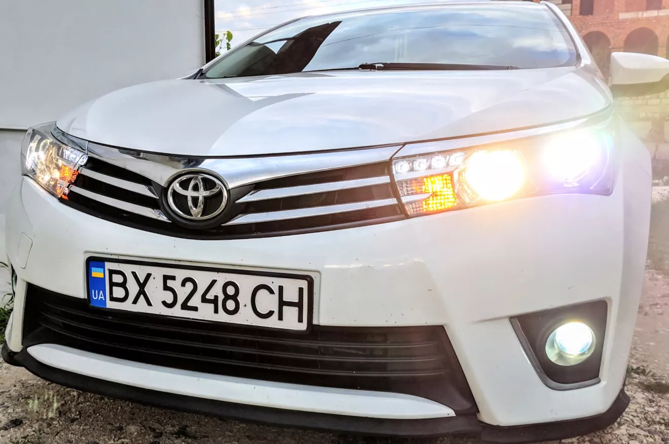 Toyota Corolla (160) Новые туманки и фары с ксеноном или 