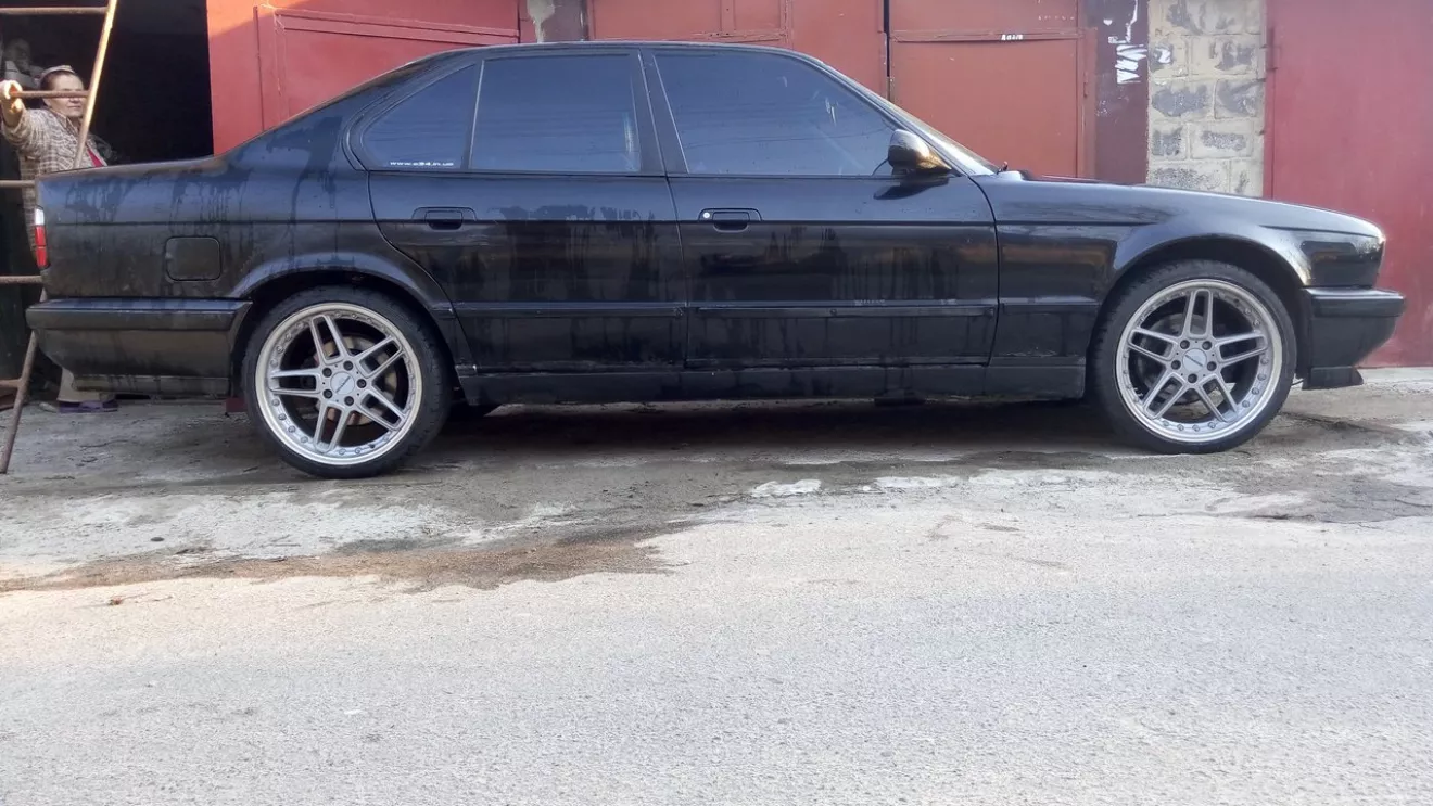 BMW 5 series (E34) Первая примерка R19 и первая пара резины Dunlop  Sportmaxx GT | DRIVER.TOP - Українська спільнота водіїв та автомобілів.