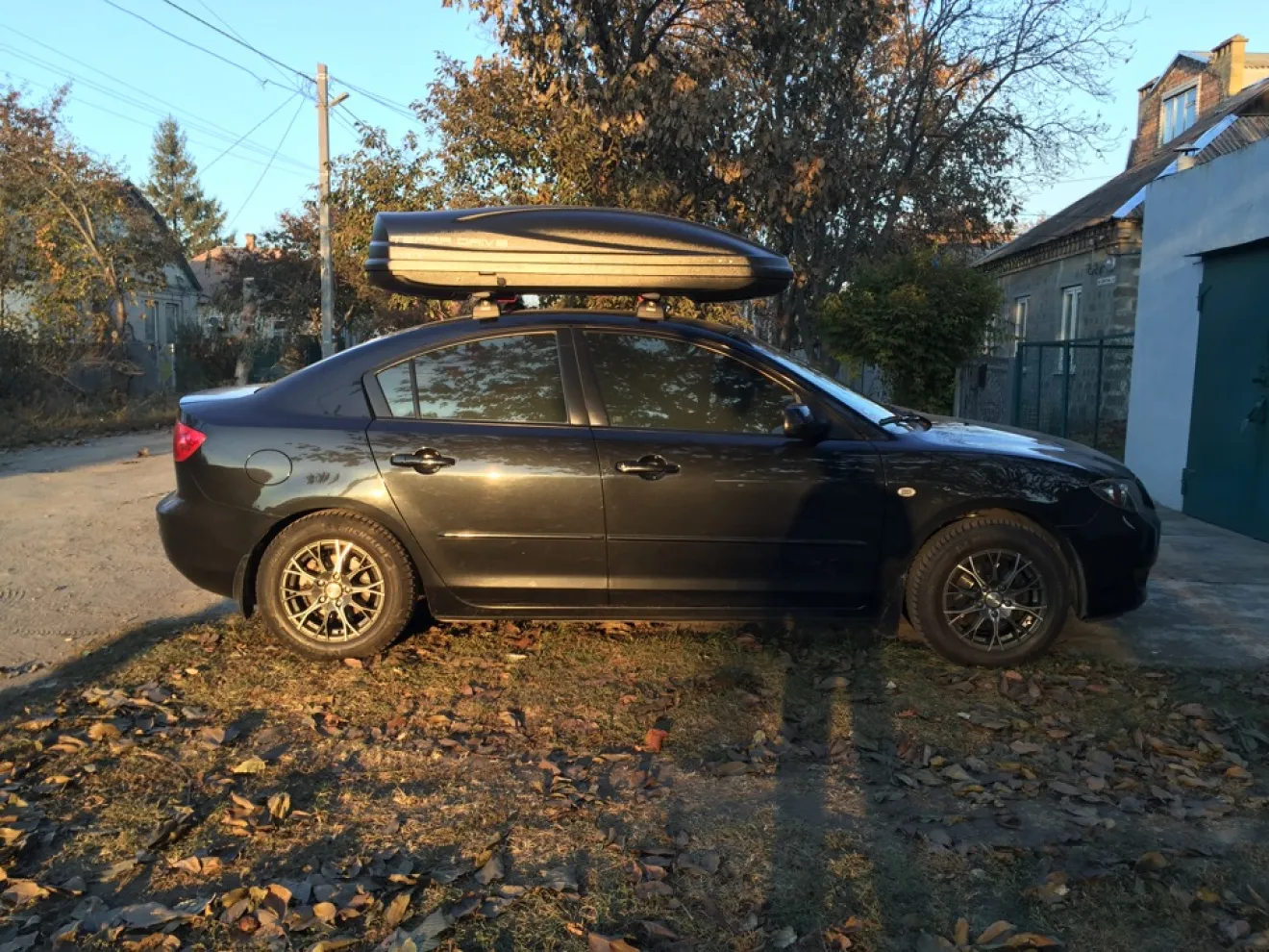 Mazda 3 (1G) Багажник Thule и бокс Terra Drive на Mazda 3 | DRIVER.TOP -  Українська спільнота водіїв та автомобілів.