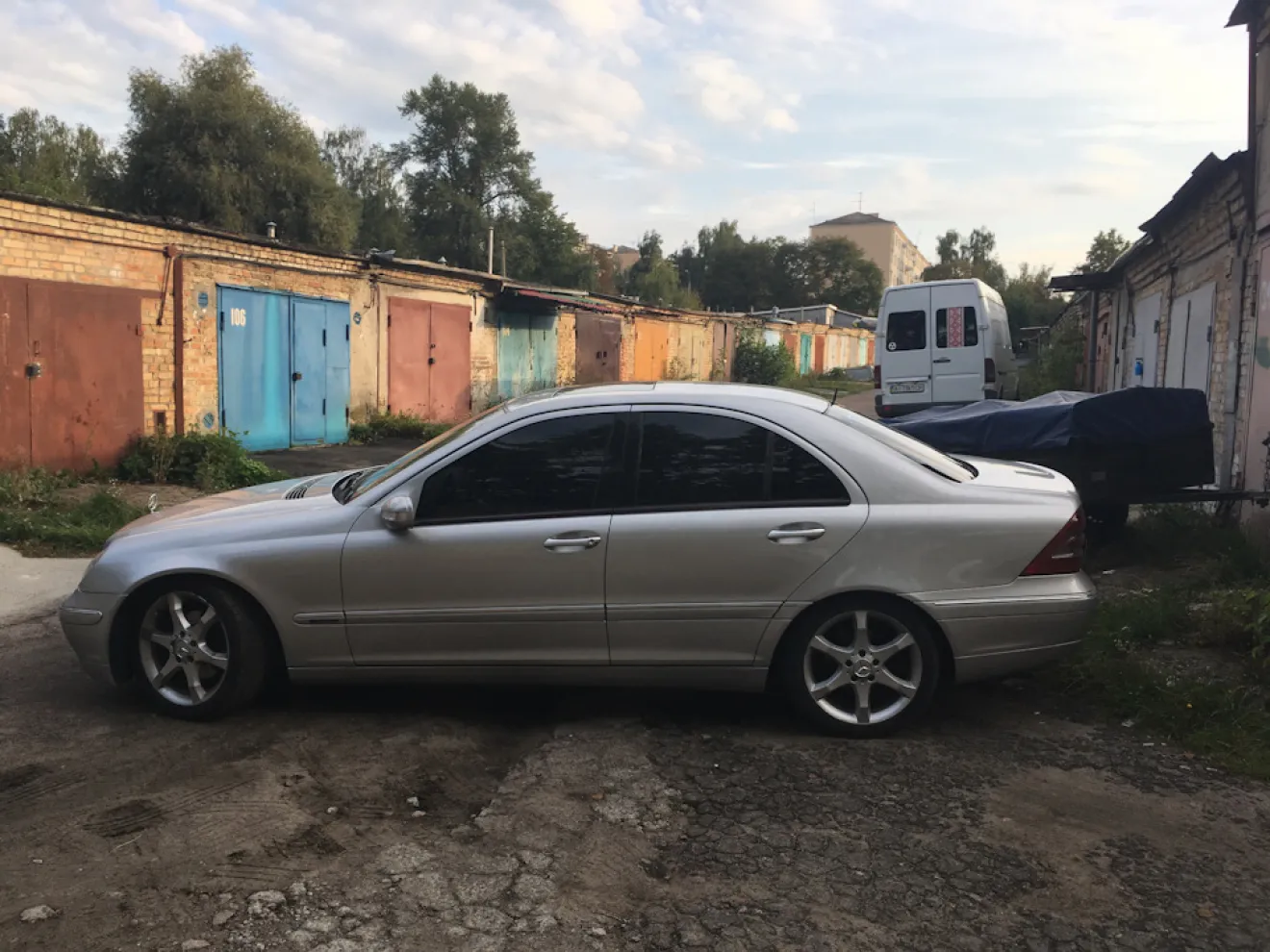 Mercedes-Benz C-class (W203) тонировка, заглушка SRS в дверь, колпачок в  диск и заказ сервисной крышки двигателя | DRIVER.TOP - Українська спільнота  водіїв та автомобілів.