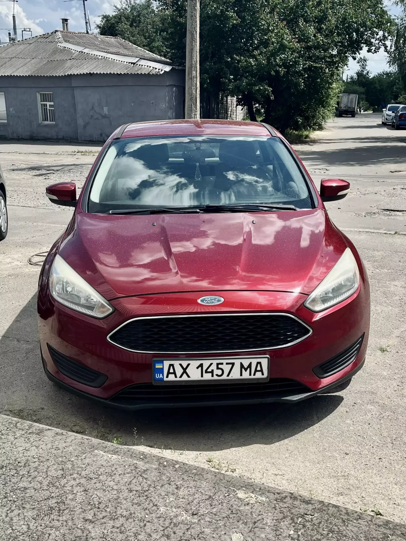 Третій день володіння авто. Стоїть чекає мене з жовтими фарами, хромованою решіткою та без багато багато усього