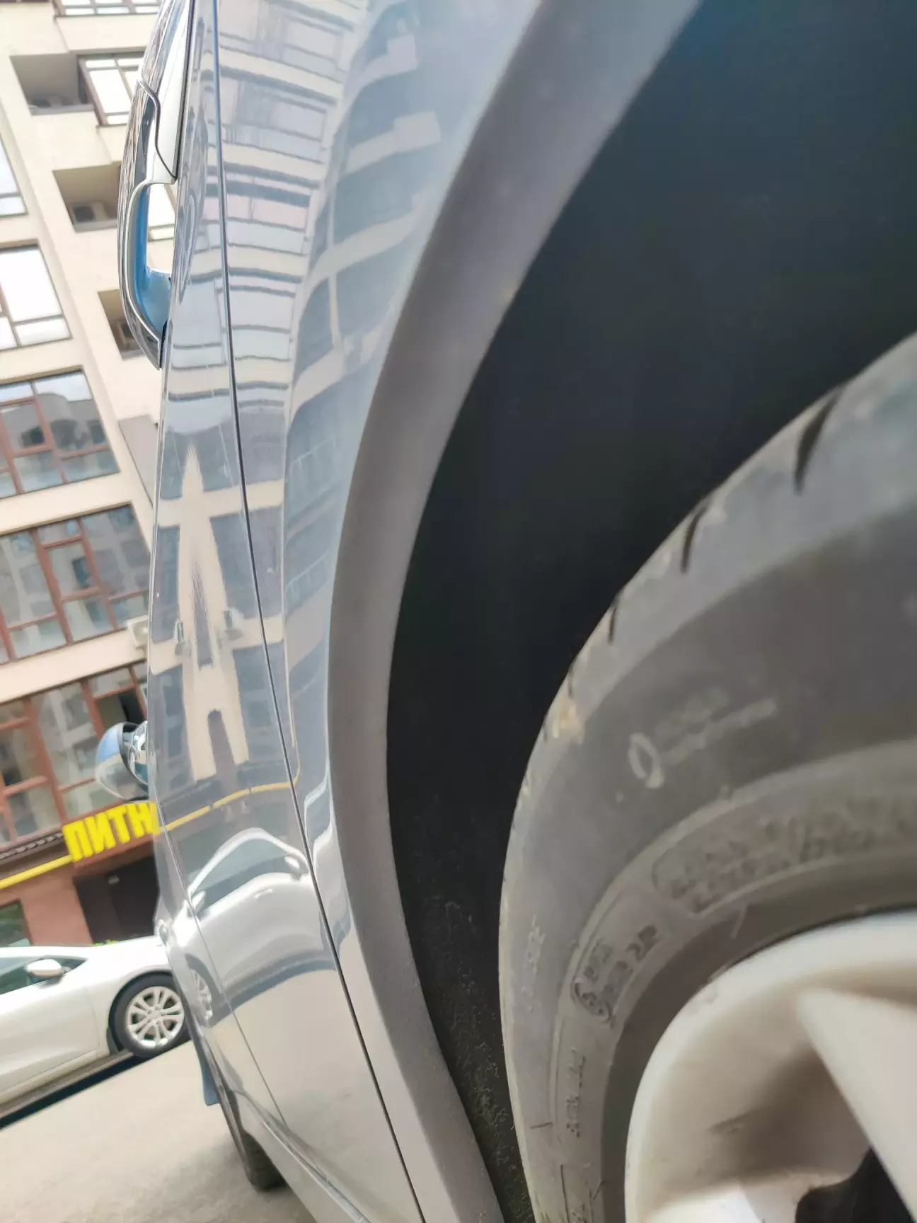 Стало (плями це бруд, через постійні дощі ніяк не можу заїхати на мийку)