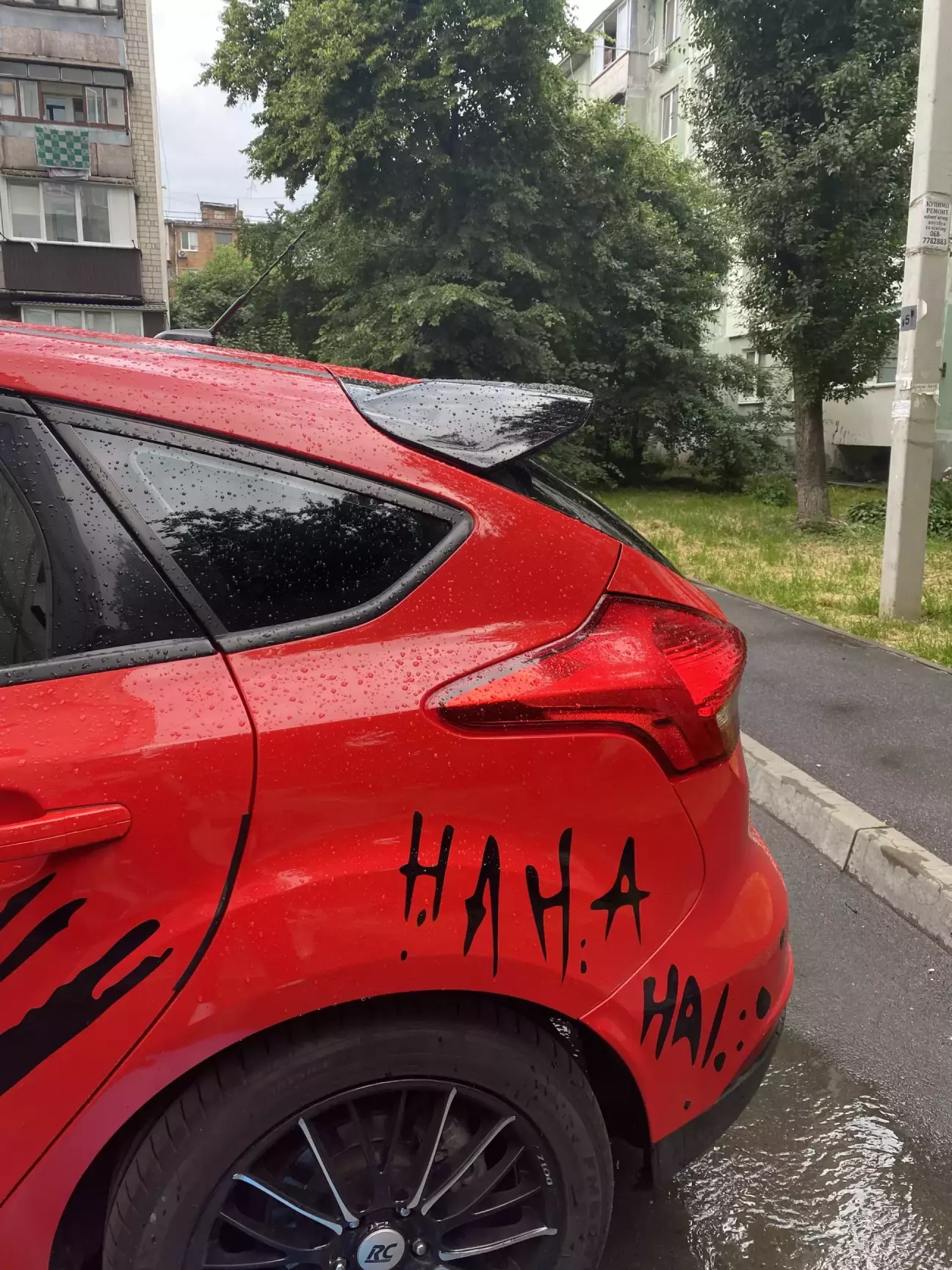 У всіх позах вже ту жопку фоткала))