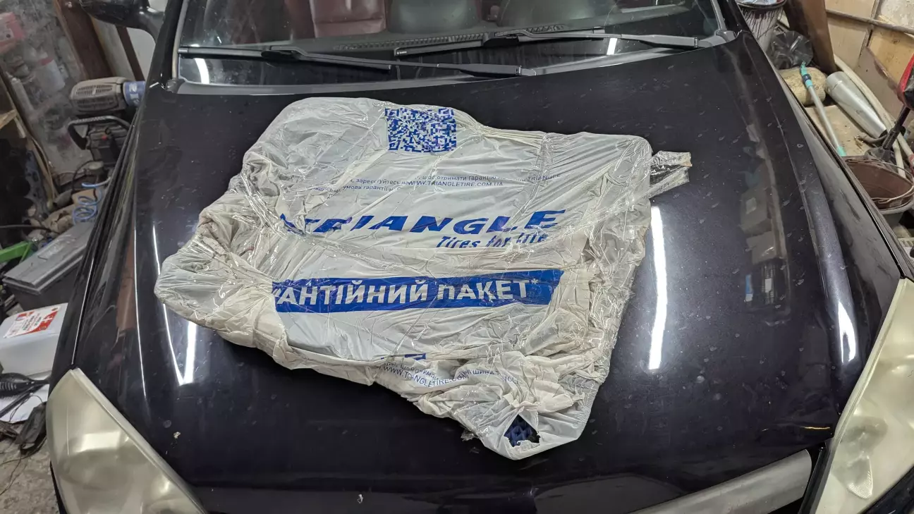 В таком пакете приехали, ещё даже мокрые слегка были после мойки предыдущим хозяином
