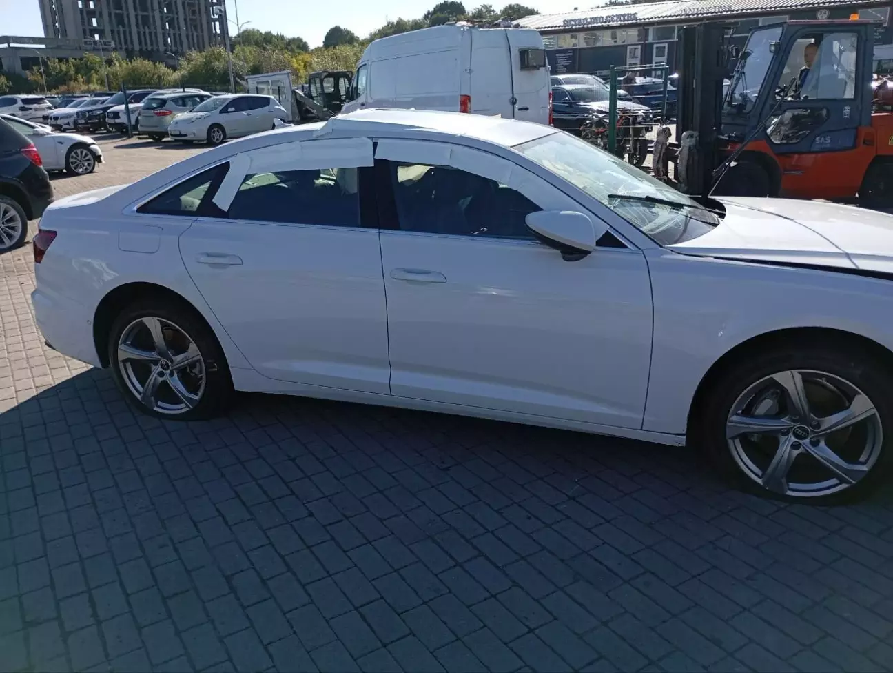 Фото десь в Європі (Клайпеда або митниця у Львові)