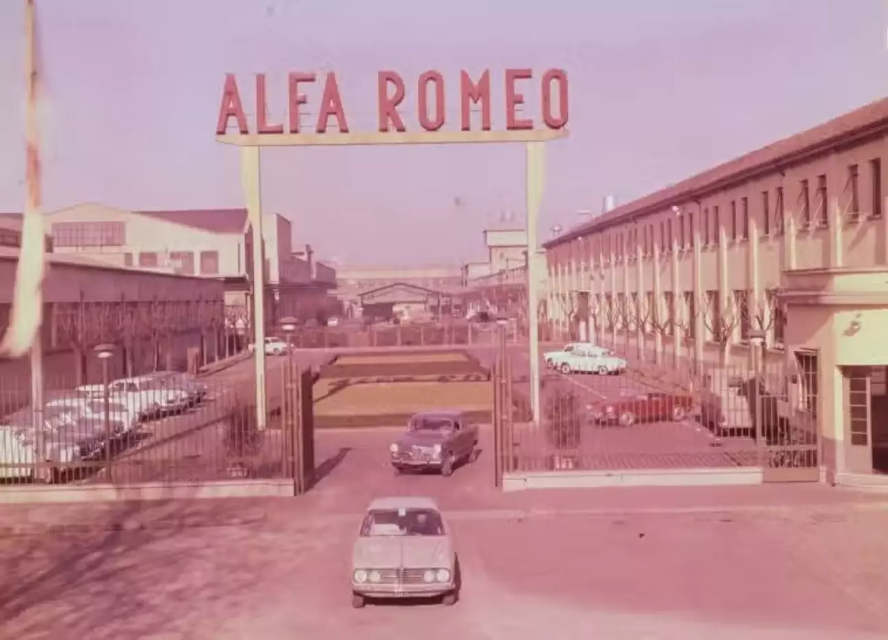 завод Альфа ромео, його вже нема...