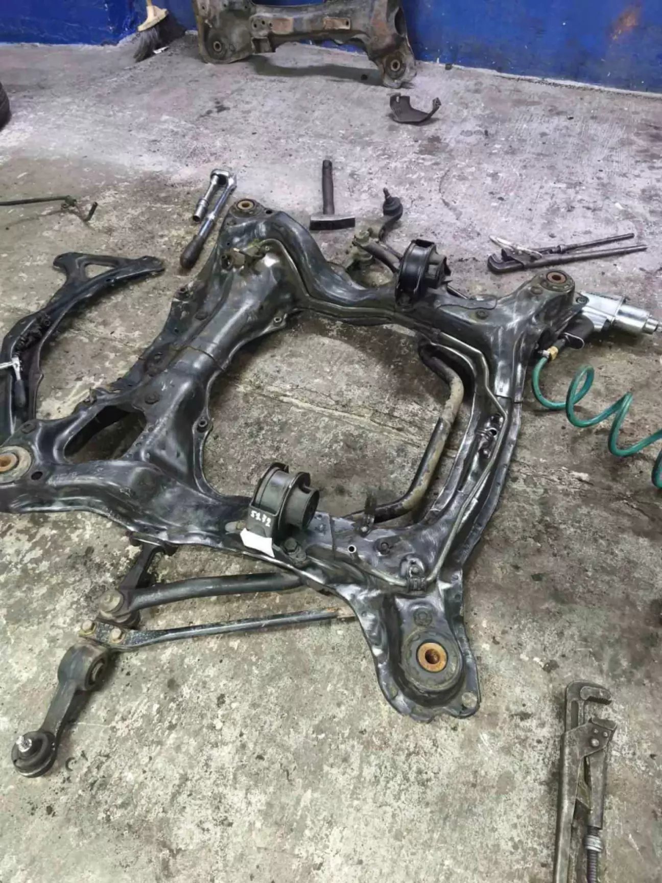 Уже собраный ровный подрамник с новыми подушками