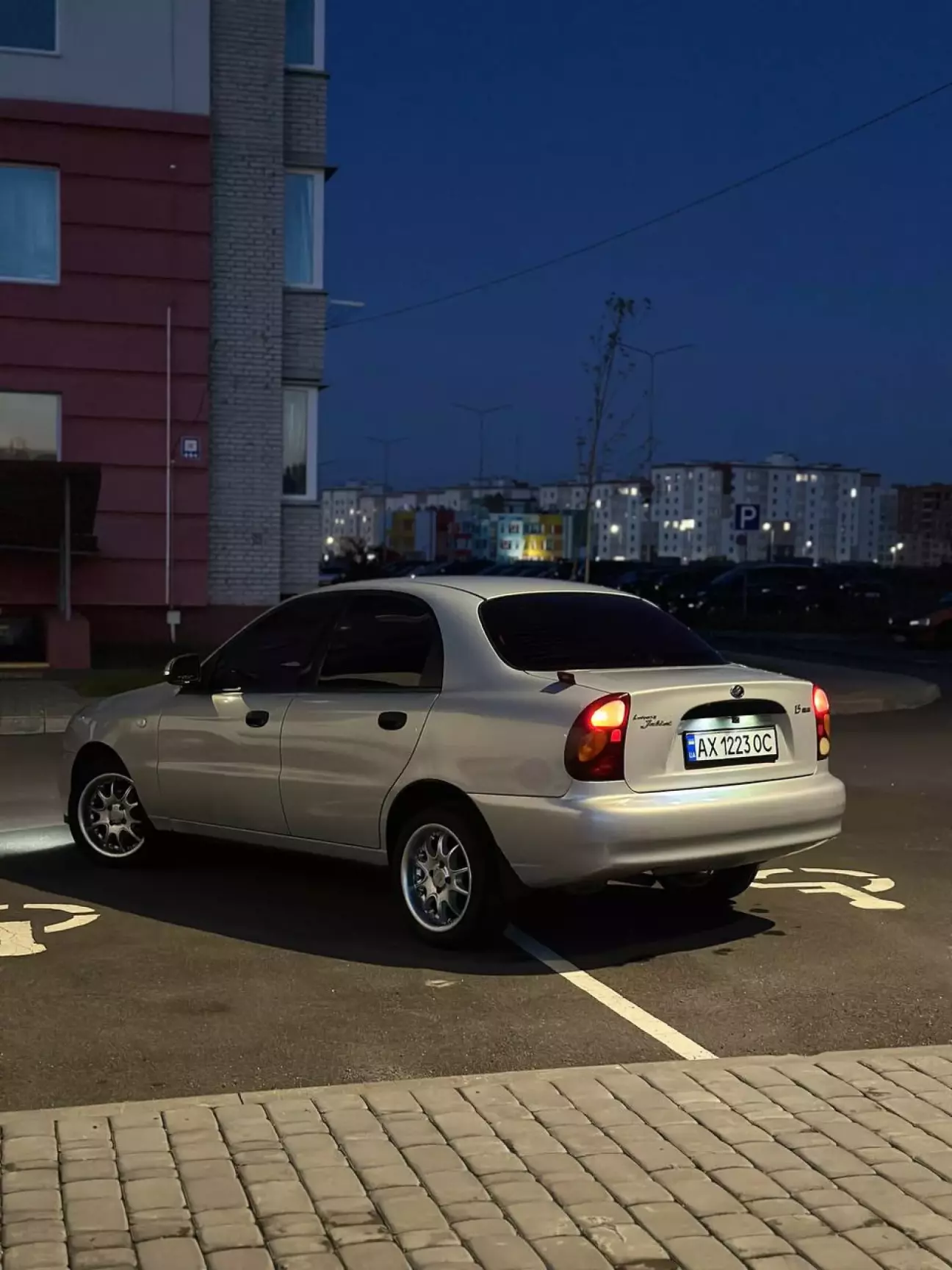 По классике не много фоток отмытой и пахучей машины :)