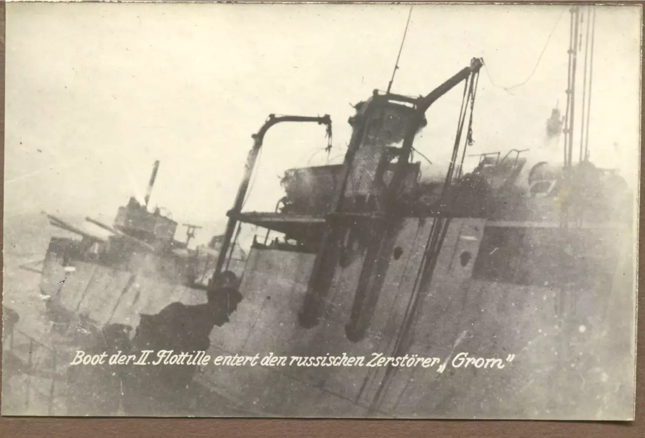 підбитий і затрофеєний німцями рос есмінець Гром, пізніше затонув