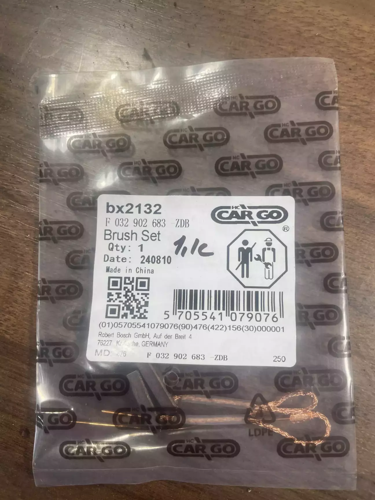 Придбав два комплекта, в пакеті їх дві, а треба три. За два заплатив 100 грн.