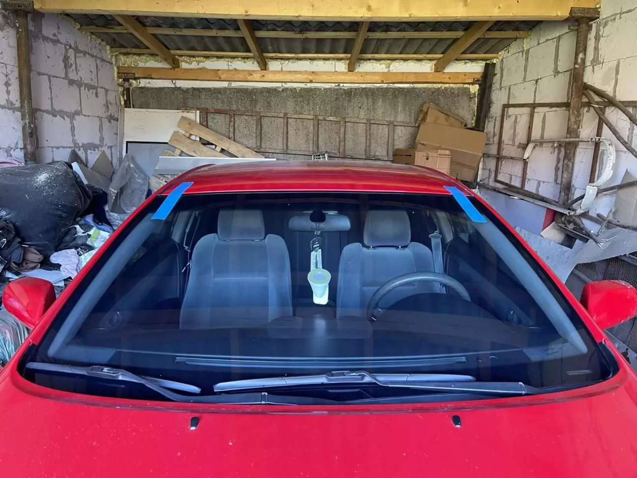 Гараж орендую як і безлад на задньому фоні))