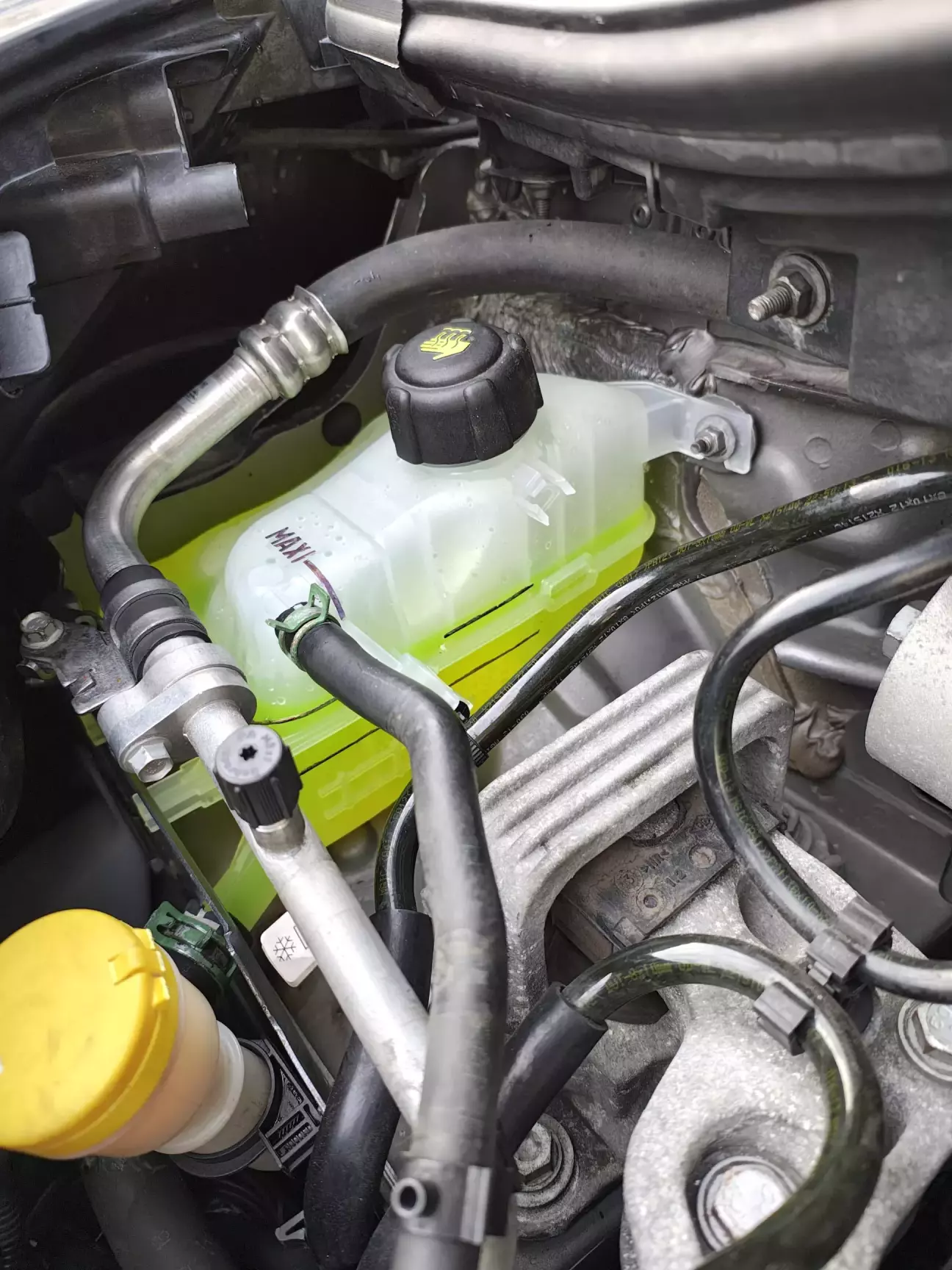 Все готово. Також, щоб все було по Фен-Шую замінив бачок(оригінал), старий не зміг відмити.