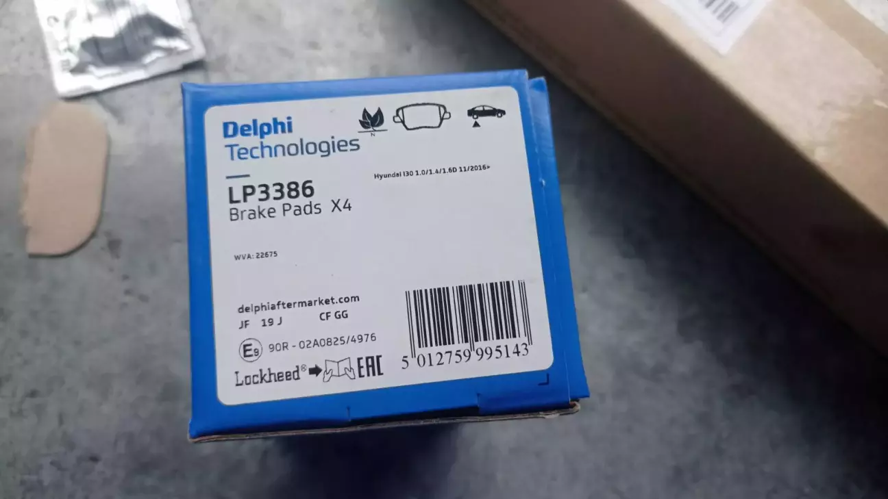 Запчастини які використовували, задні тормозні колодки Delphi