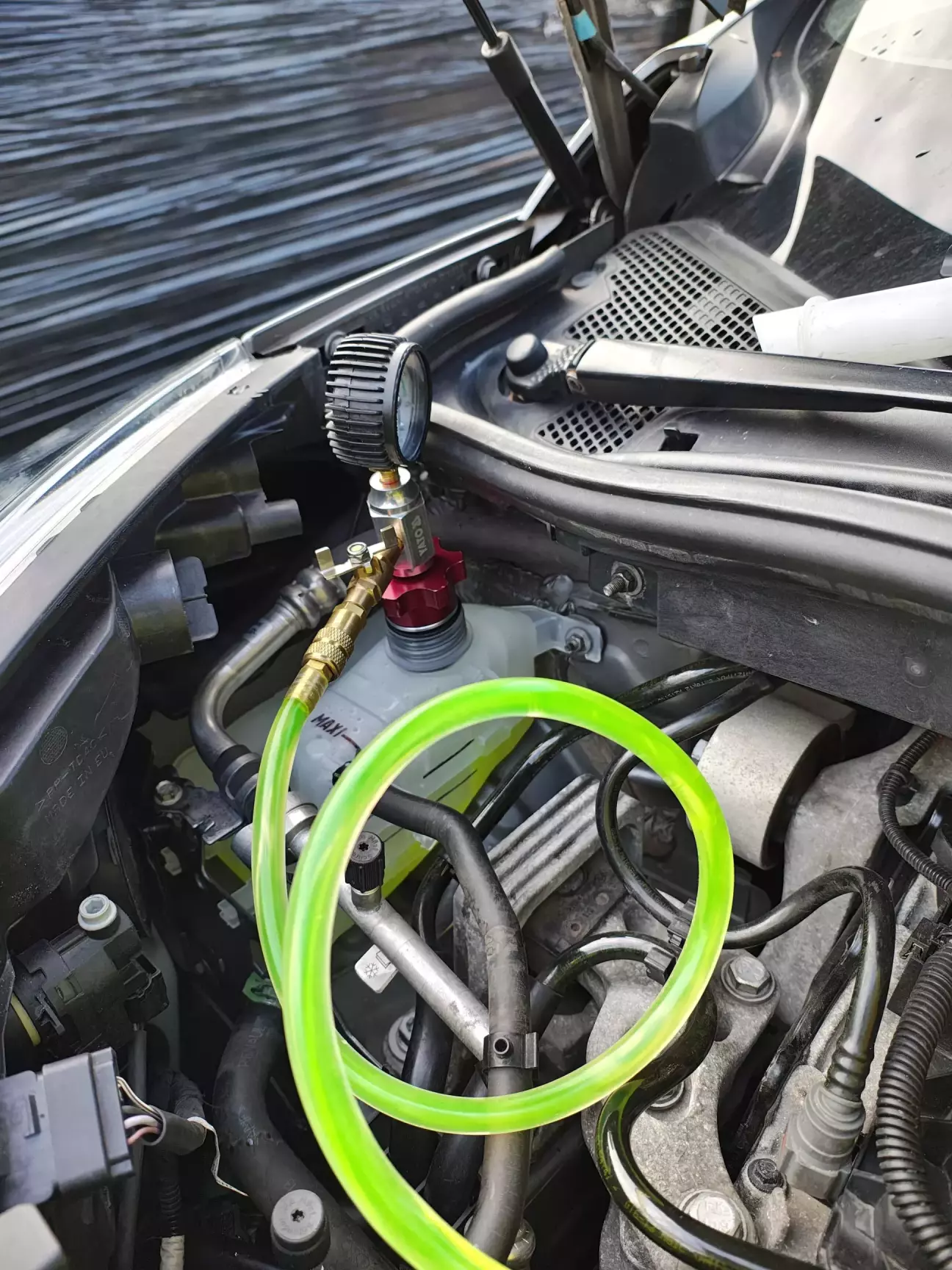 Зручний прилад-сам втягує скільки треба до поділки Max