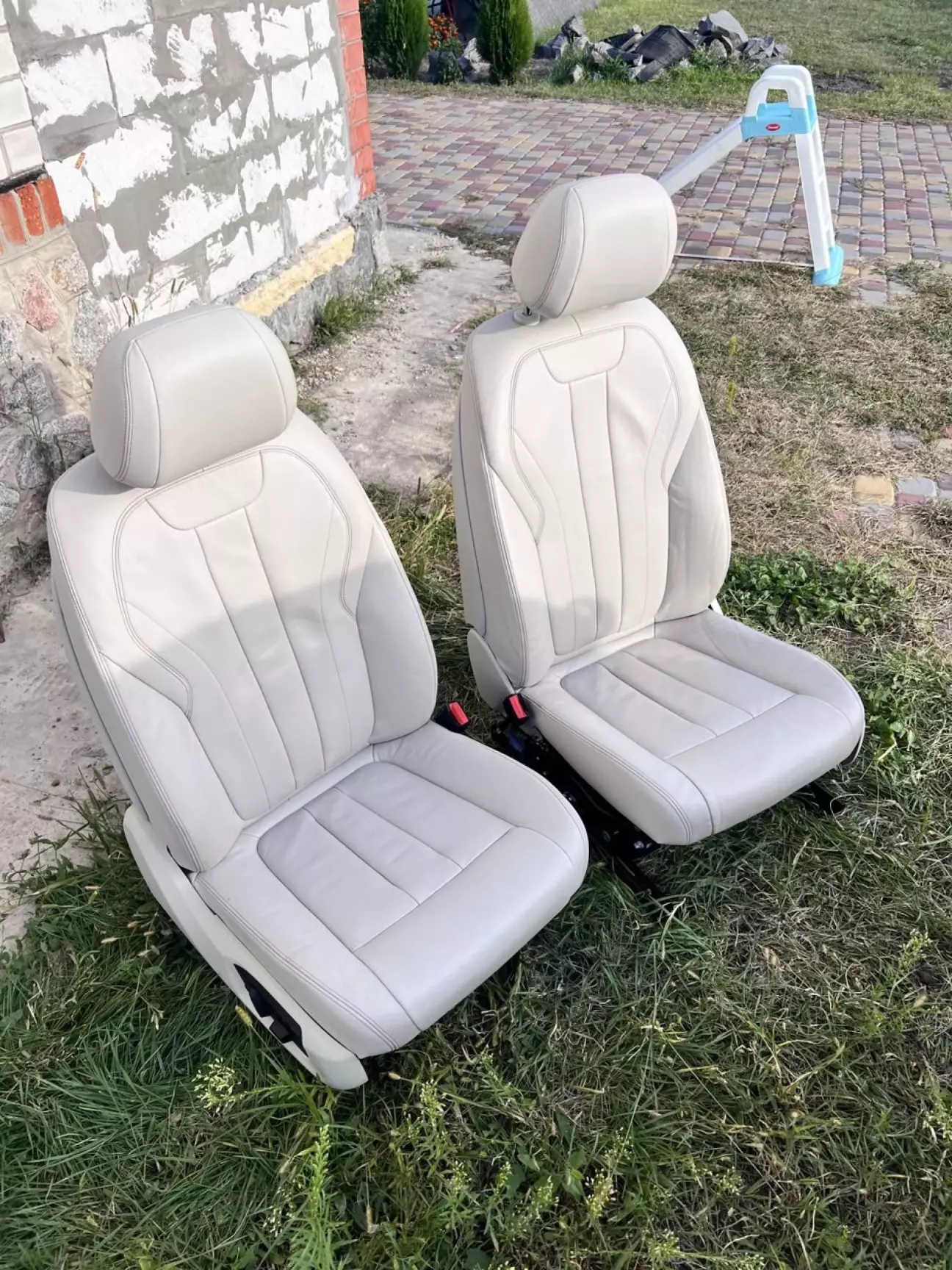 Купляємо на Олх любі сідушки з будьякого Бмв F серії , щоб блок керування був на самому сидінні.