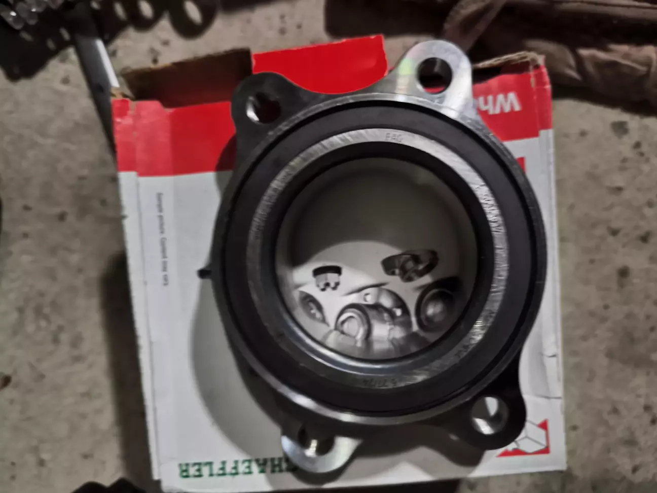 В комплекті усі монтажні болти (4 ступичних та 1 шрус)