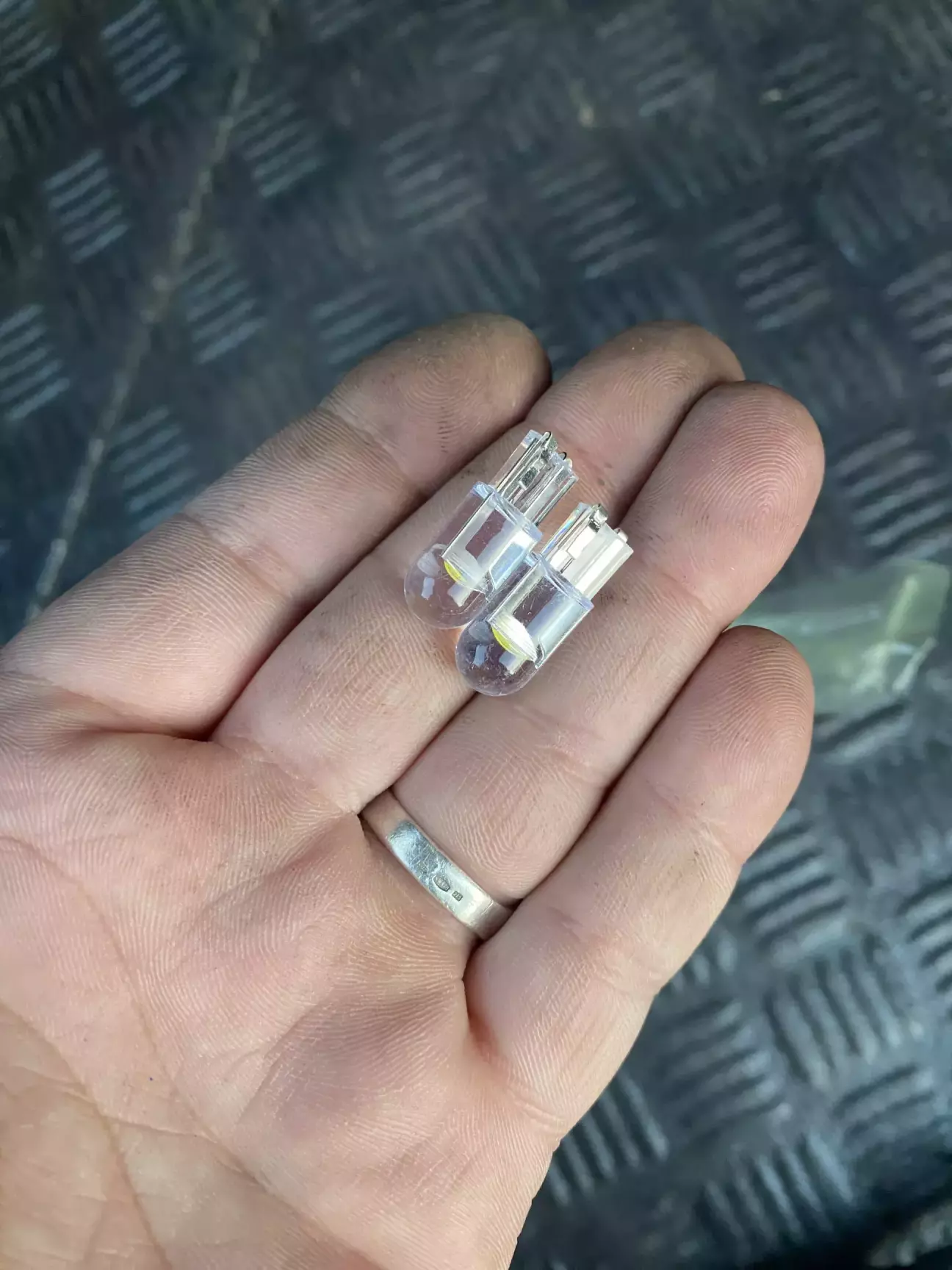 Замінив на такі, наче надійніші