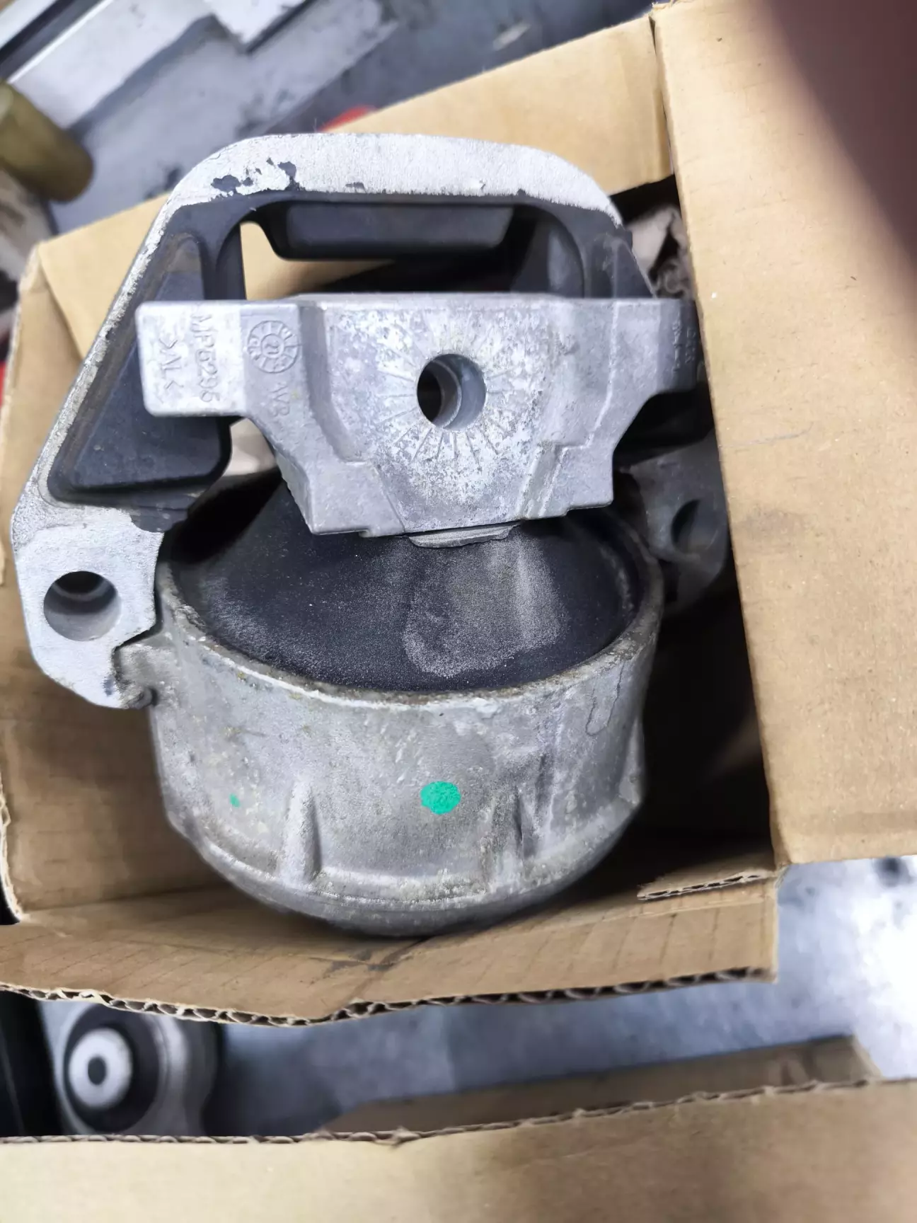 Ліва трохи живіша, але теж вже не альо