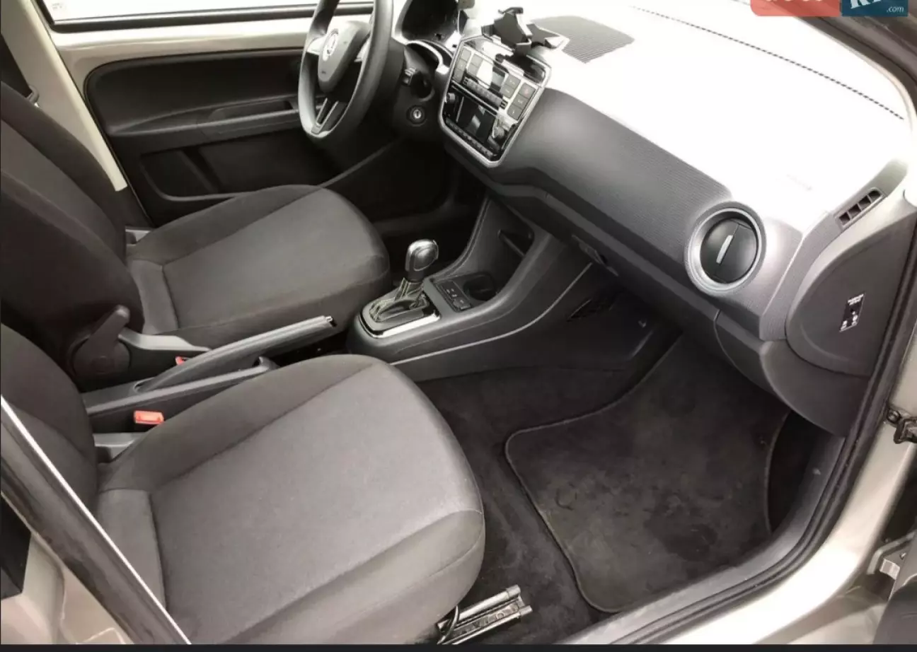 Скромний, чистий, не за йо... салон!