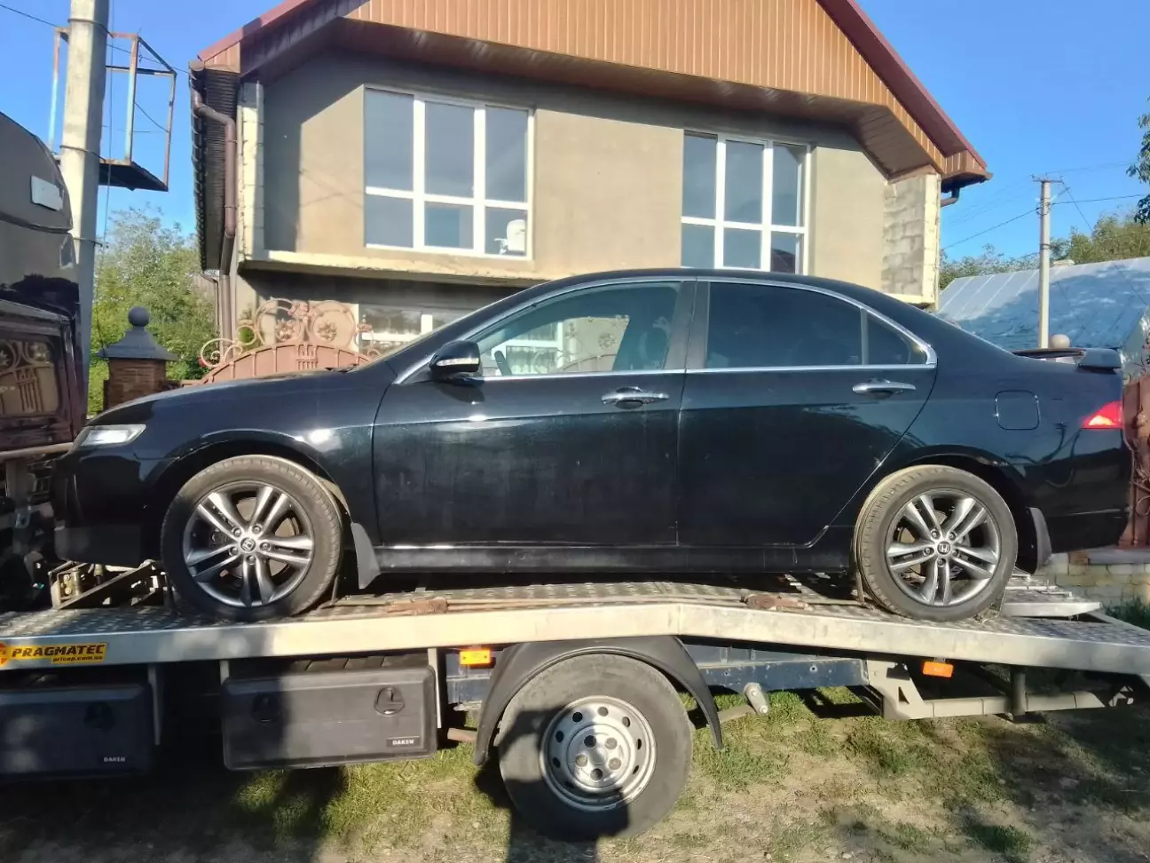 Водій евакуатора писав, що вам порібно міняти щеплення:))