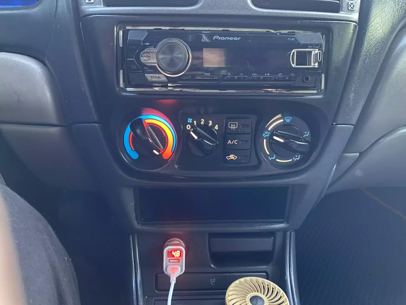 По цьому не фоткав що куди, тупо наліпив на потрібні місця синій кольоровий папір, (забрав в дитини)) і вийшло те що вийшло