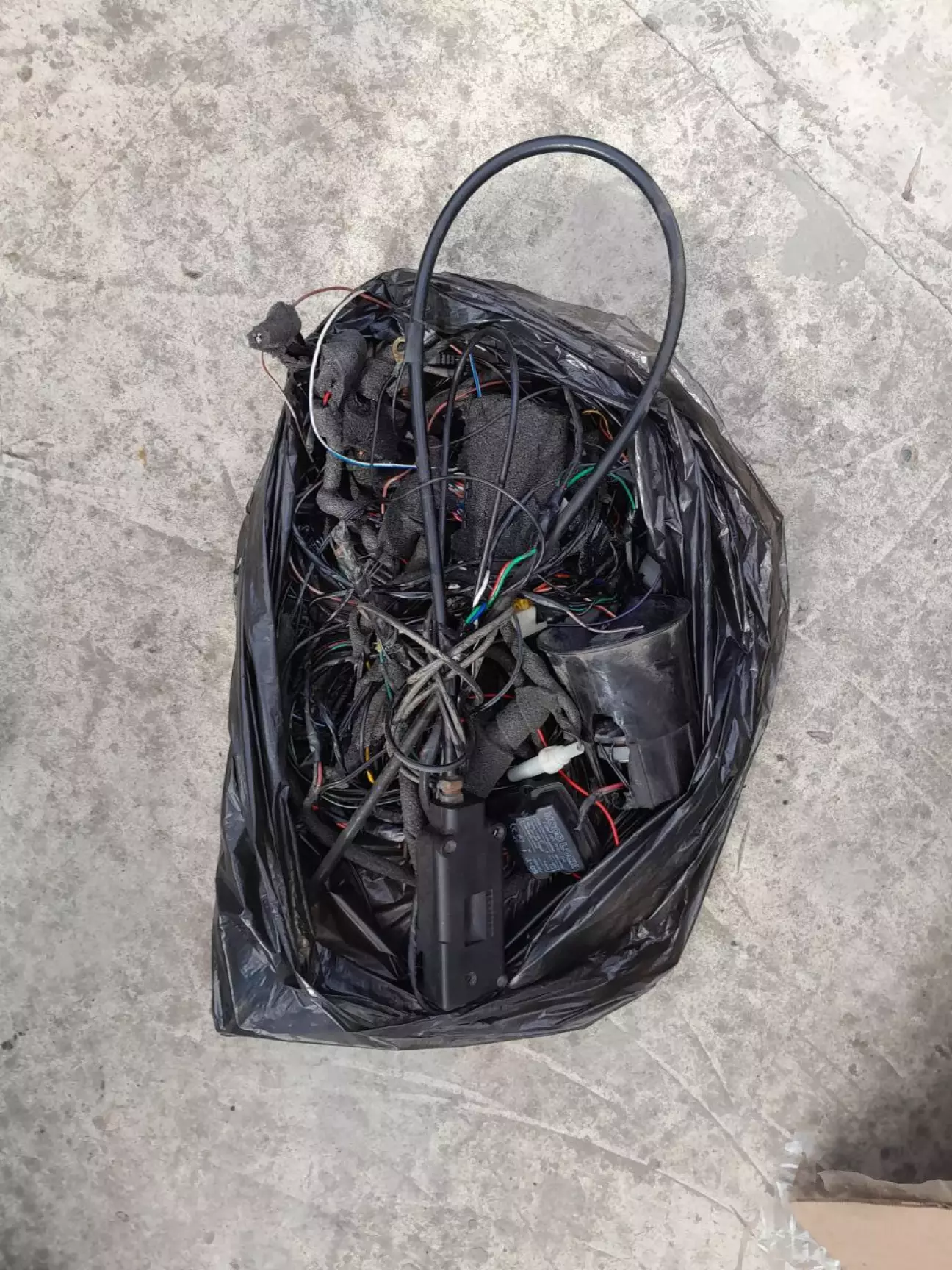 найкраще місце для сигналки- чорний пакет)