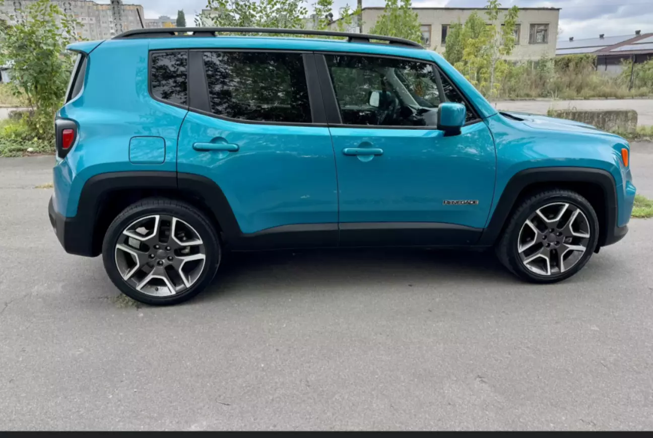 Стоять всесезонні шини на дисках 19 радіуса