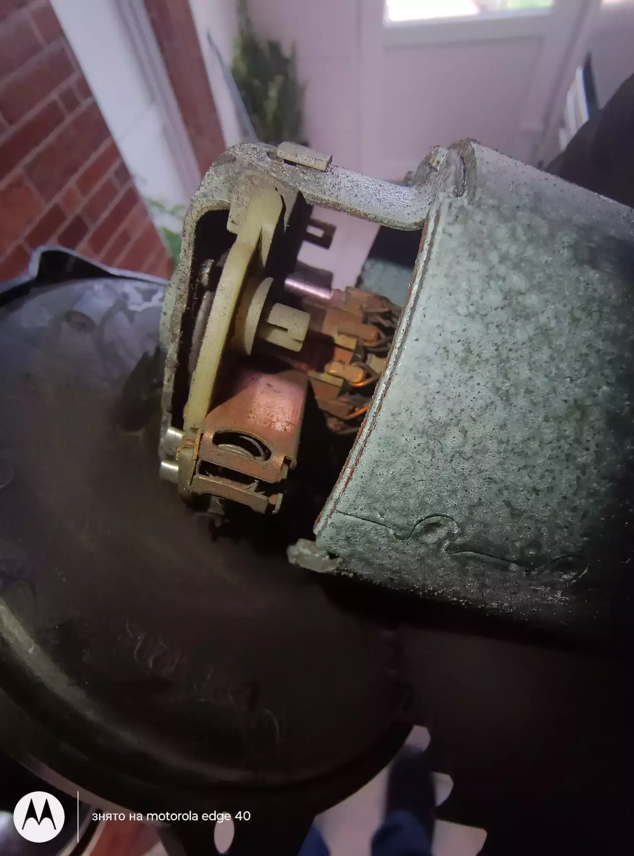 Думав що реставрую мотора але замітив що колектор дуже вироблений. І х з ним))