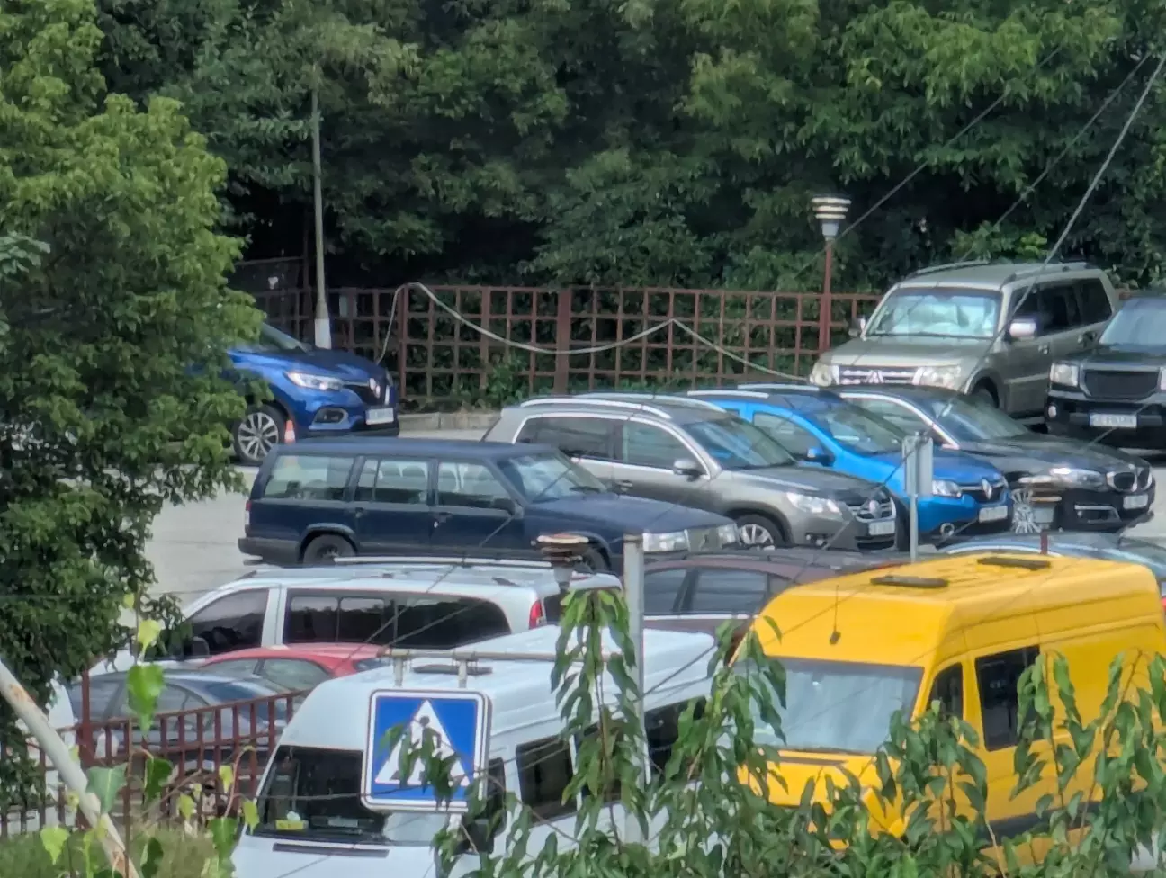 А так ми можемо спостерігати за авто з дому 😏