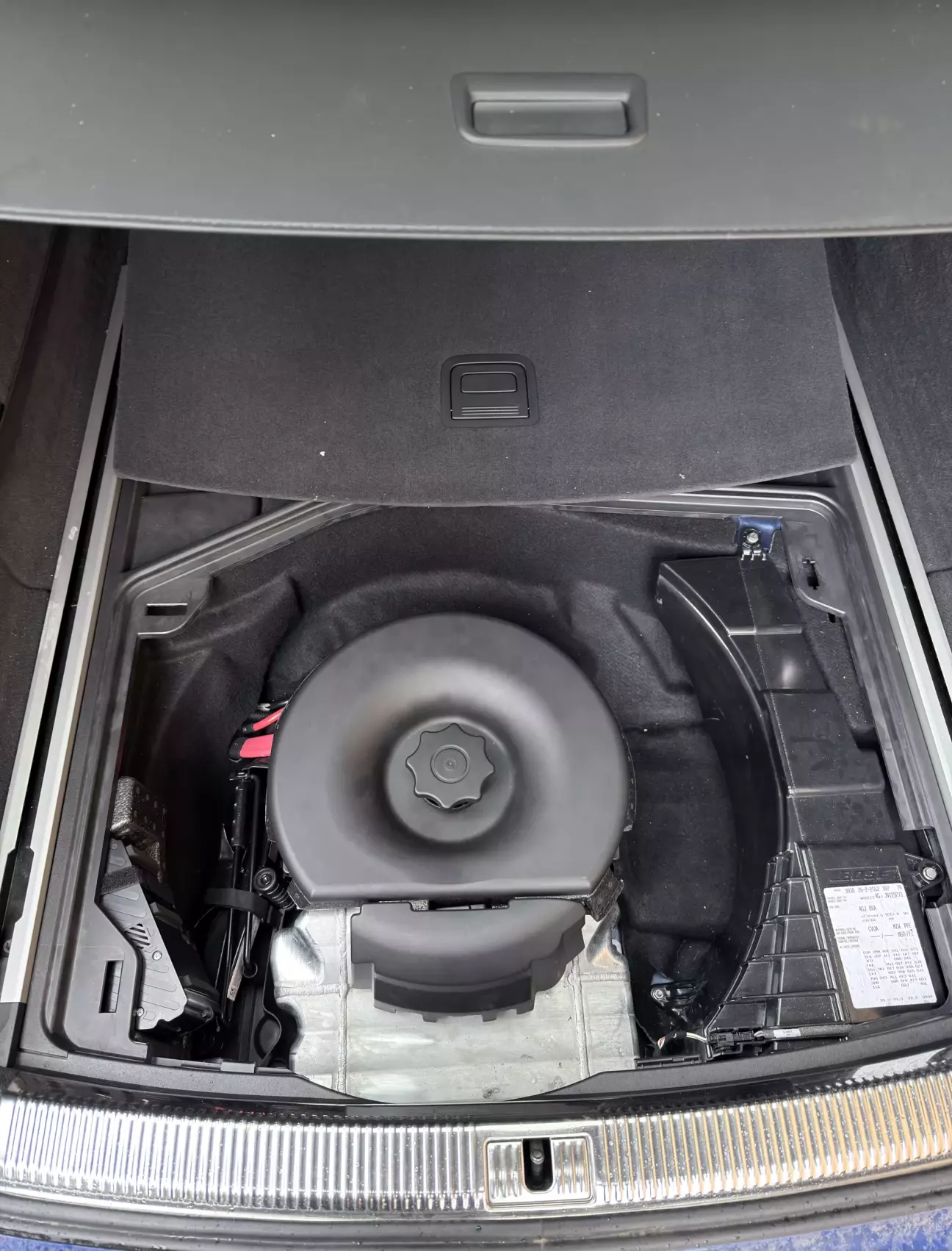 Компресор та домкрат поставив перед тим, як зробив фото