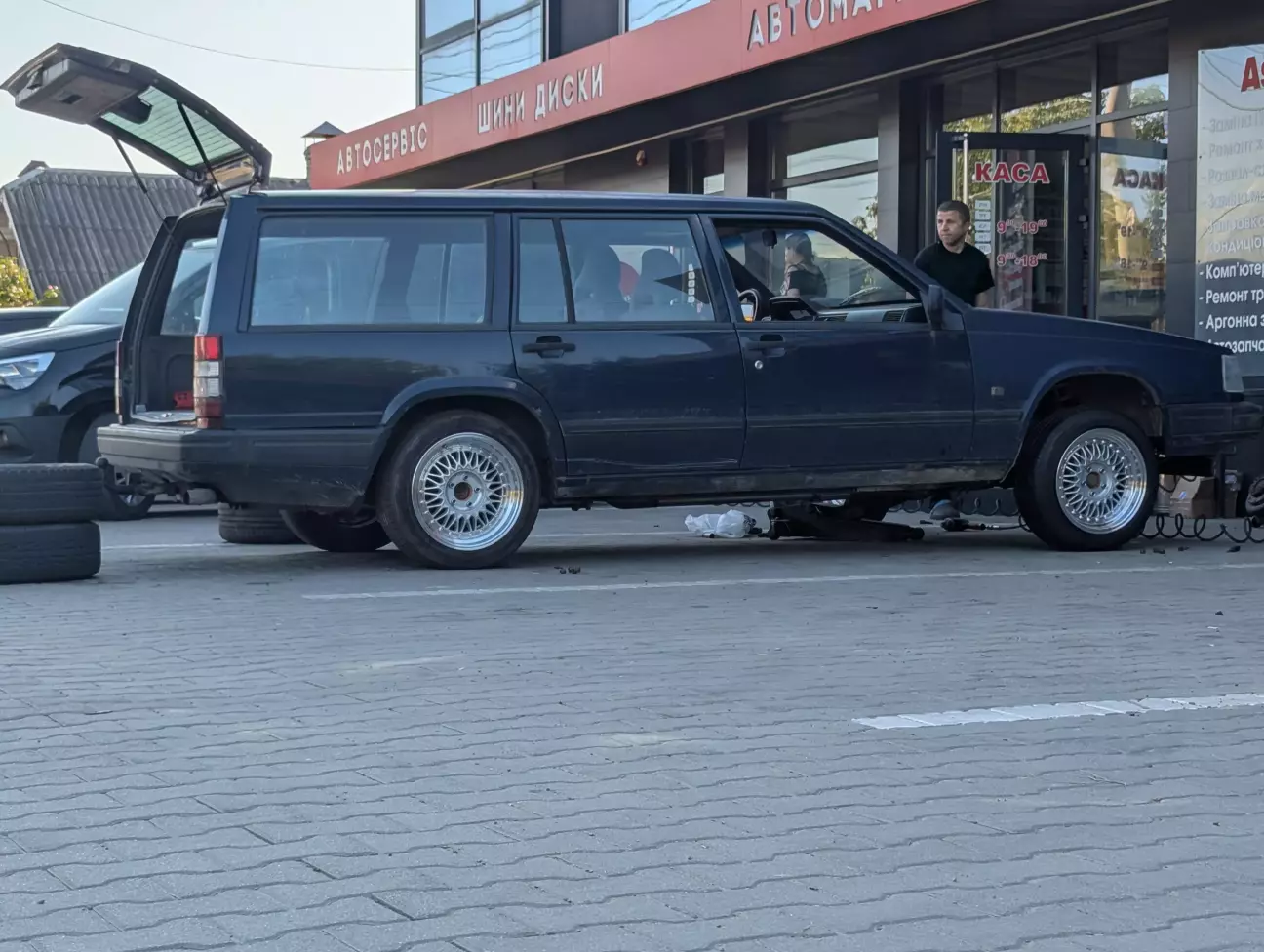 В новому взутті і стоїть якось більш впевнено 😁