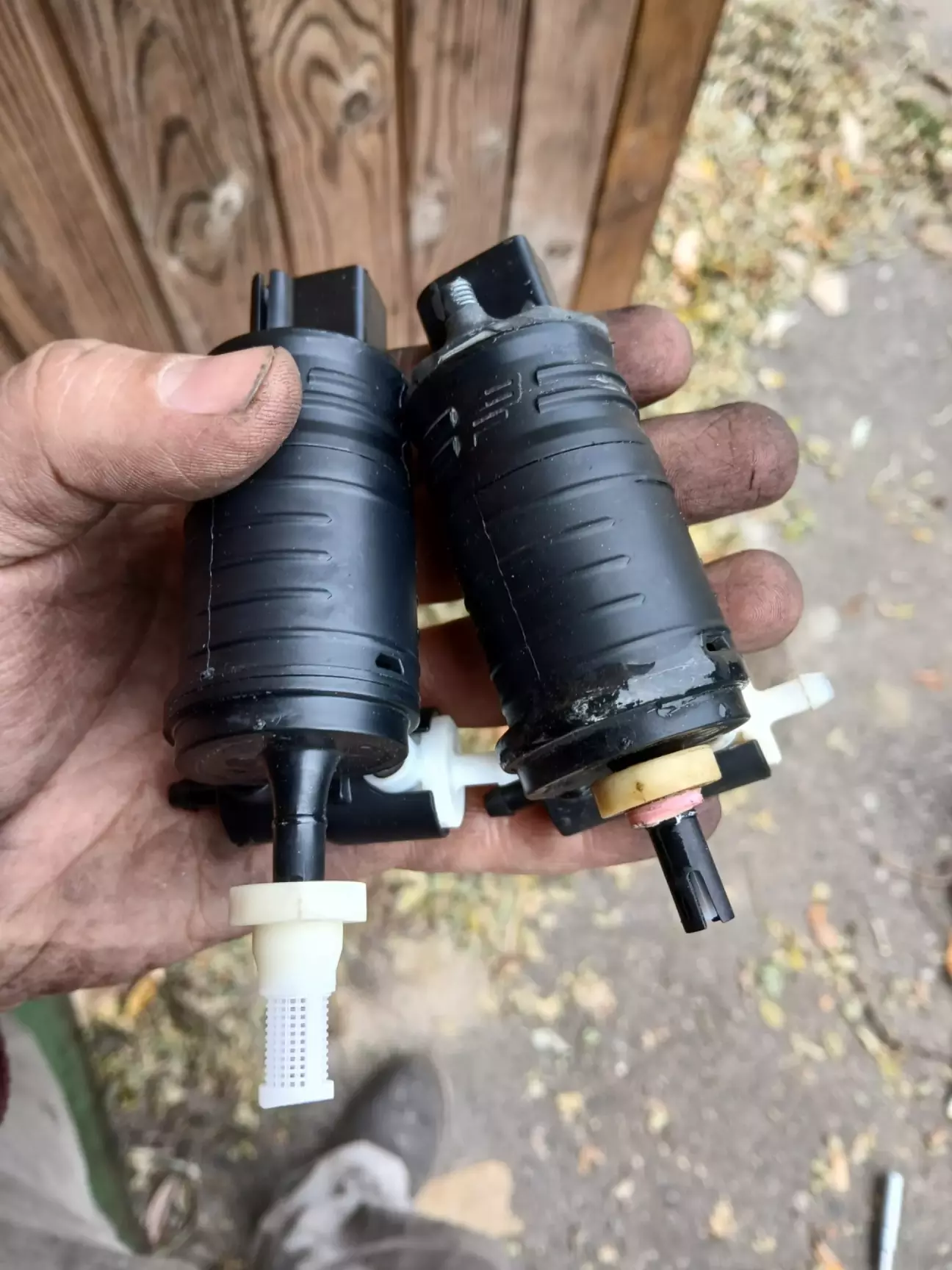 Насос омивача 68225066AB, ущільнення 68225069AA.