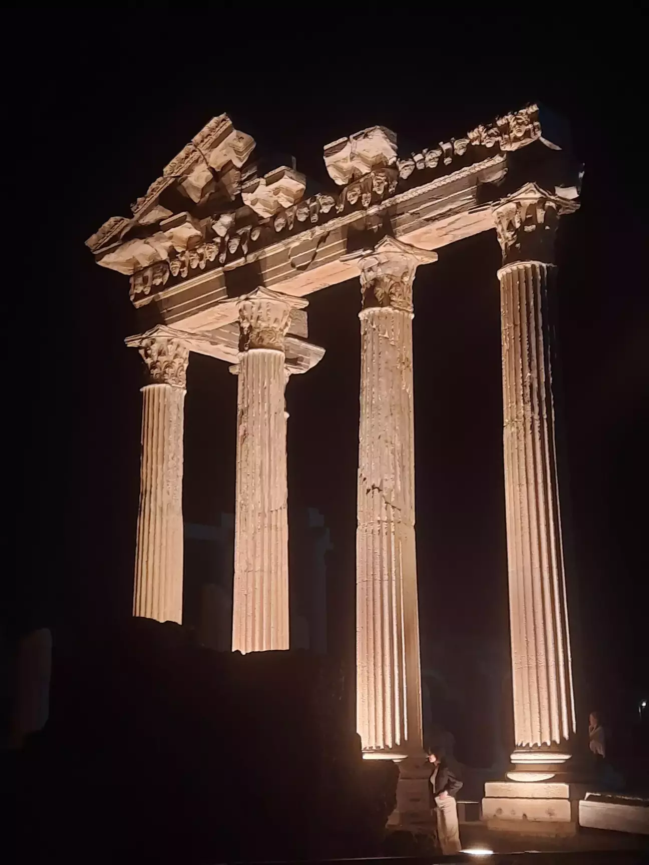 Стародавні колони старого міста.