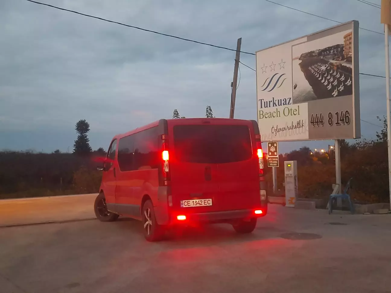 Десь на заправці на узбережї чорного моря.