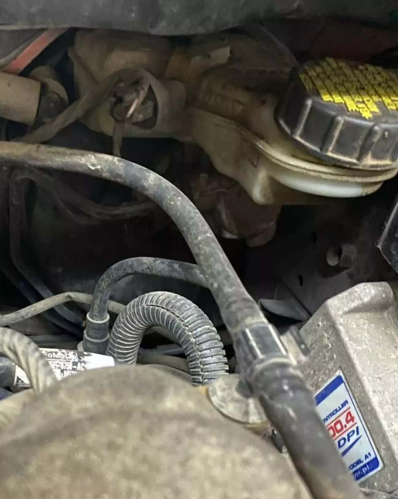 Ось тут видно, що ГГЦ у @Mari дивиться в гору, а заливна горловина бачку рівно стоїть