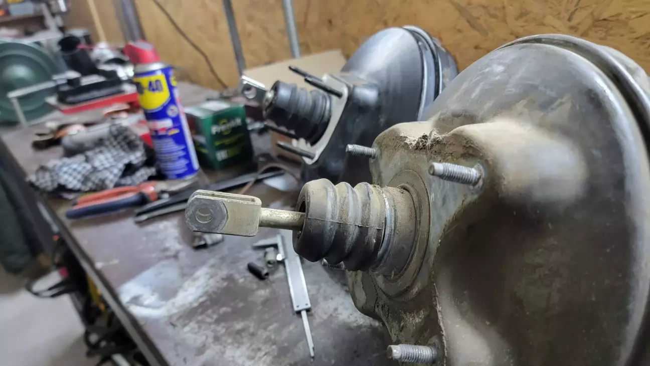 На передньому плані рідний, на задньому новий ВПГ