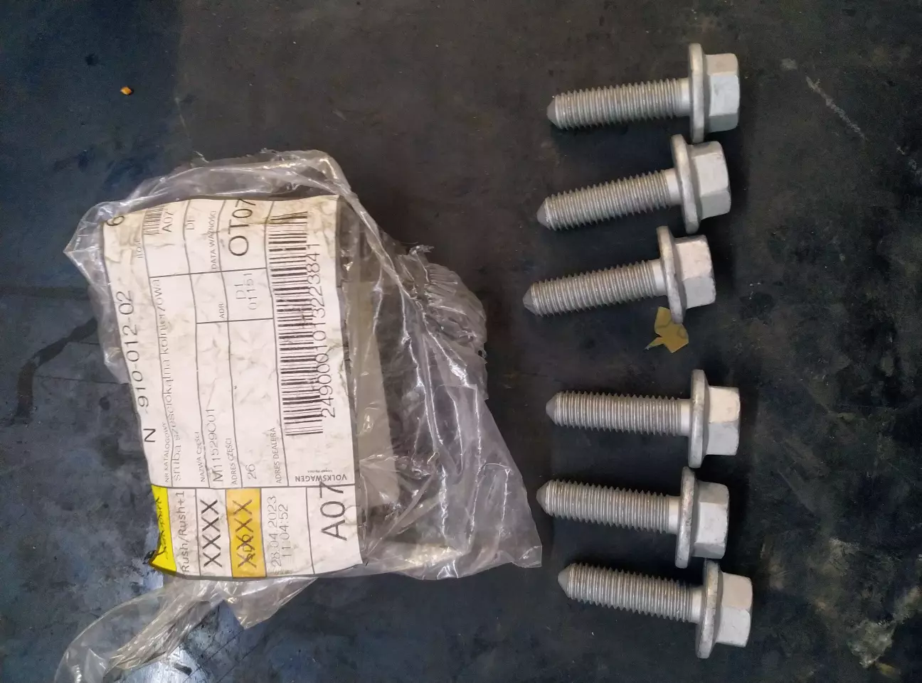 Нові болти на верхні кріплення