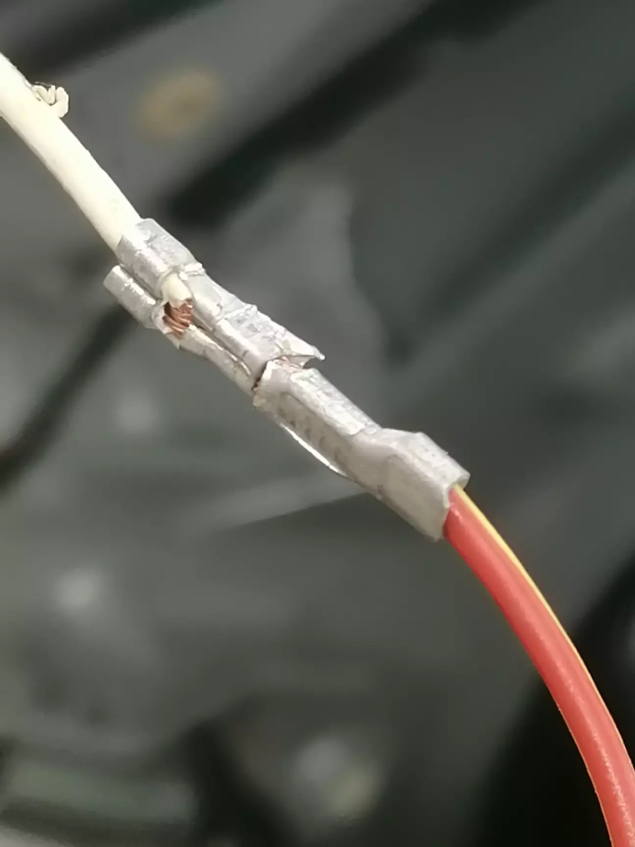 Хвостики від клєм, можна й не лужені амідні.