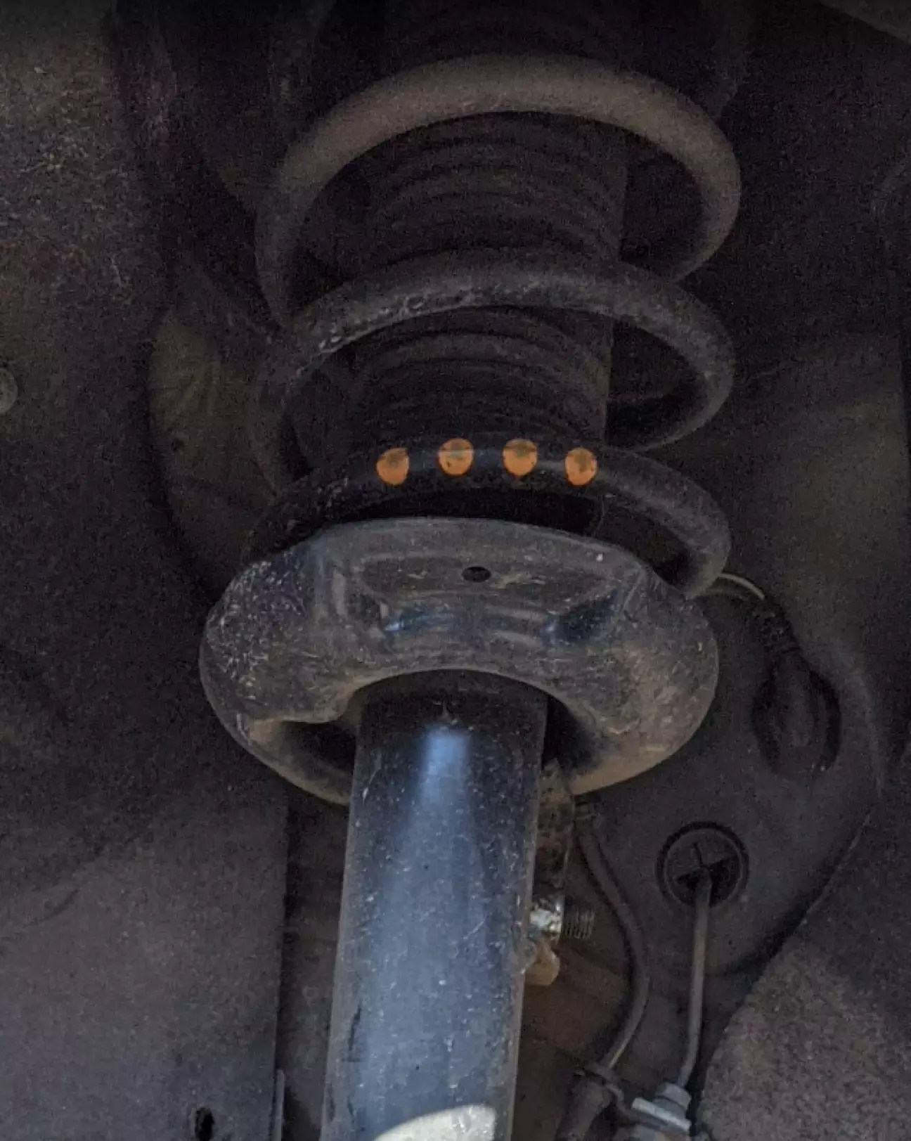 Стара пружина (оригінал?) - 4 помаранчевих мітки