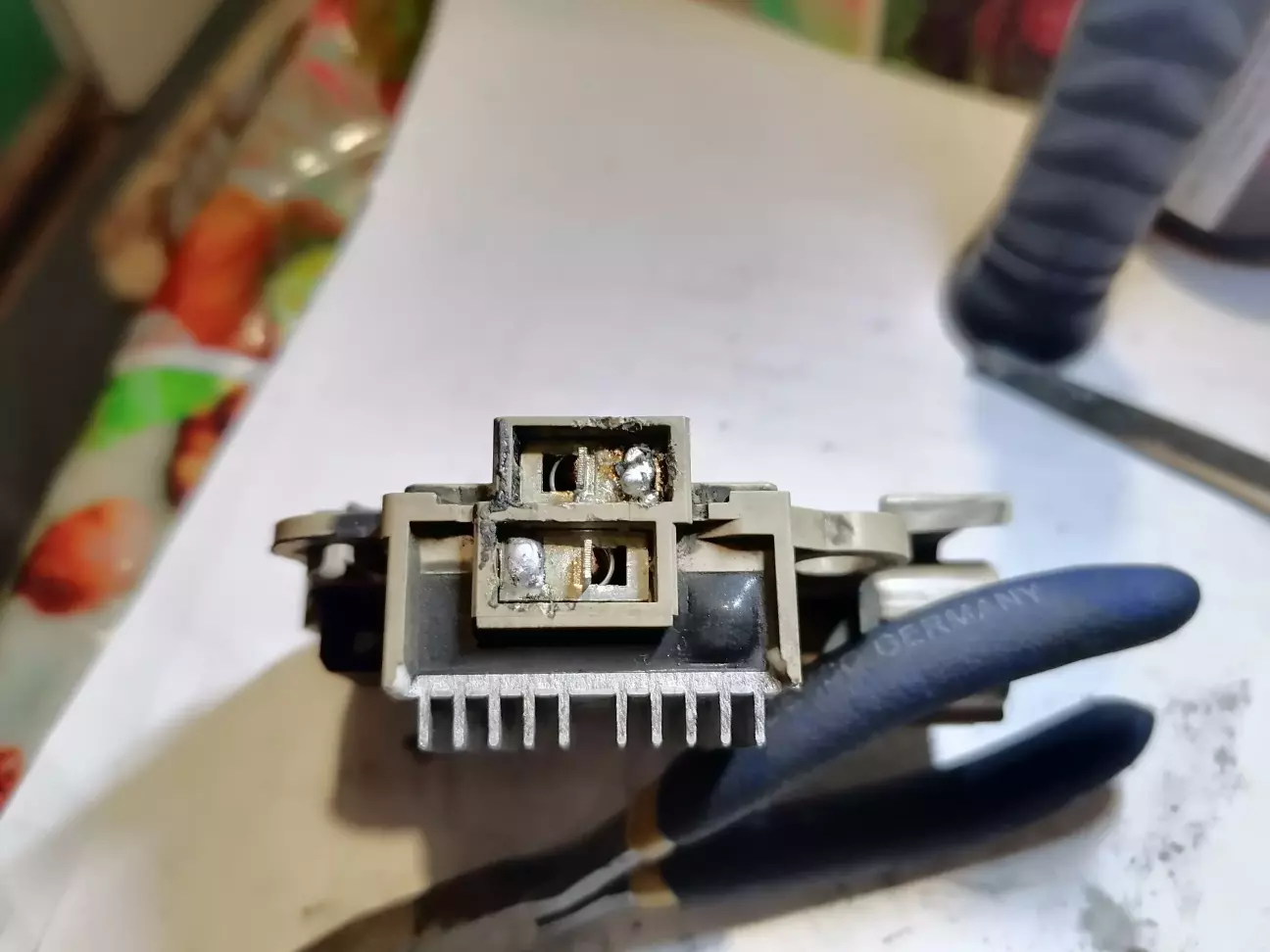 Впаюємо нові щітки