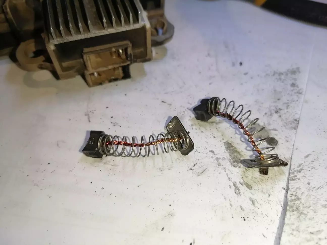 Випаюємо щітки