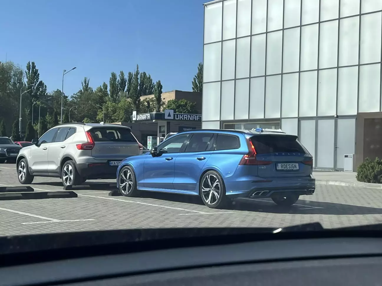 колір мрії - Bursting Blue, коли її повернуть, вони точно зароблять купу грошей!