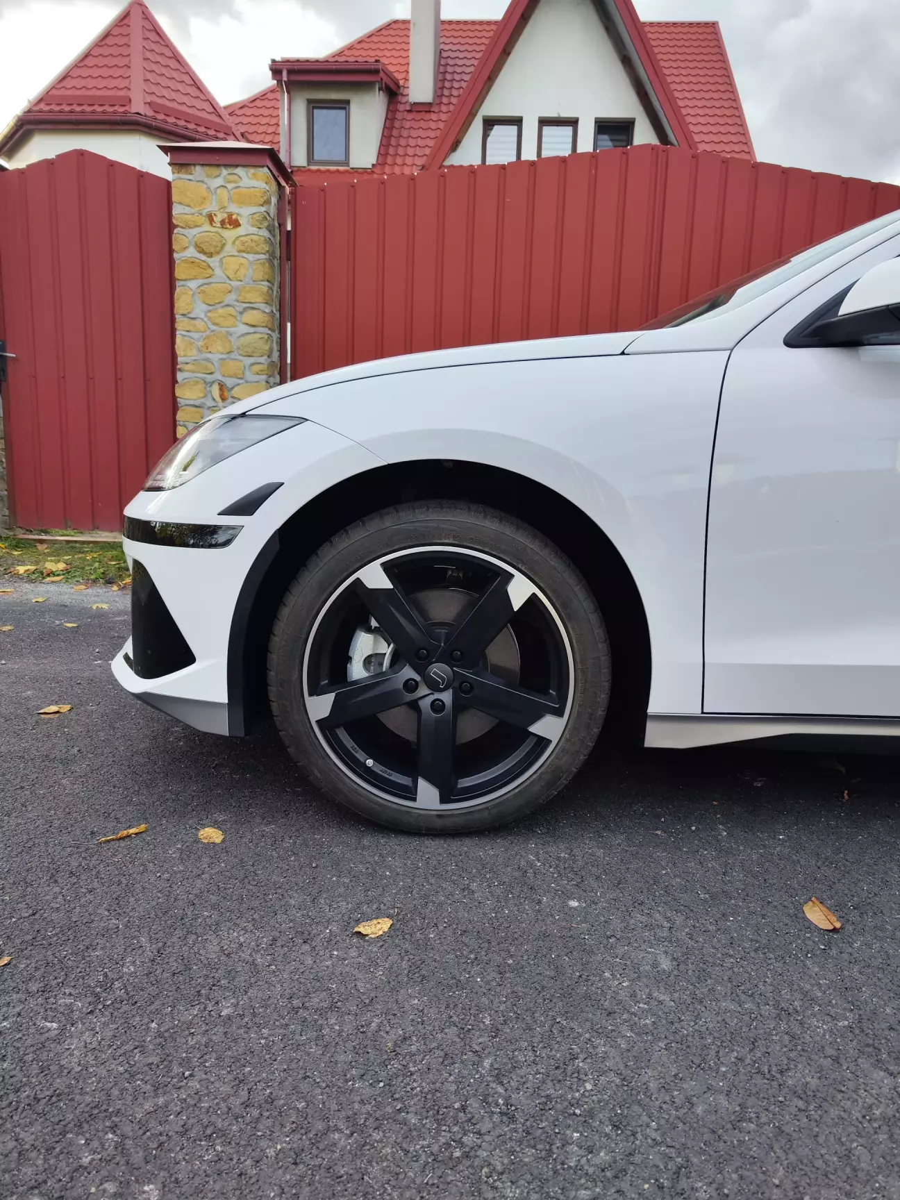 Чорні диски при певному освітленні навіть не видно