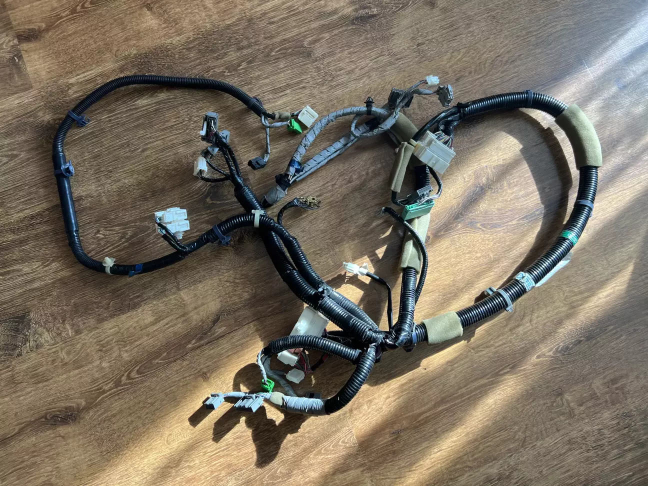 Коса під панеллю, від авто з лівим кермом.