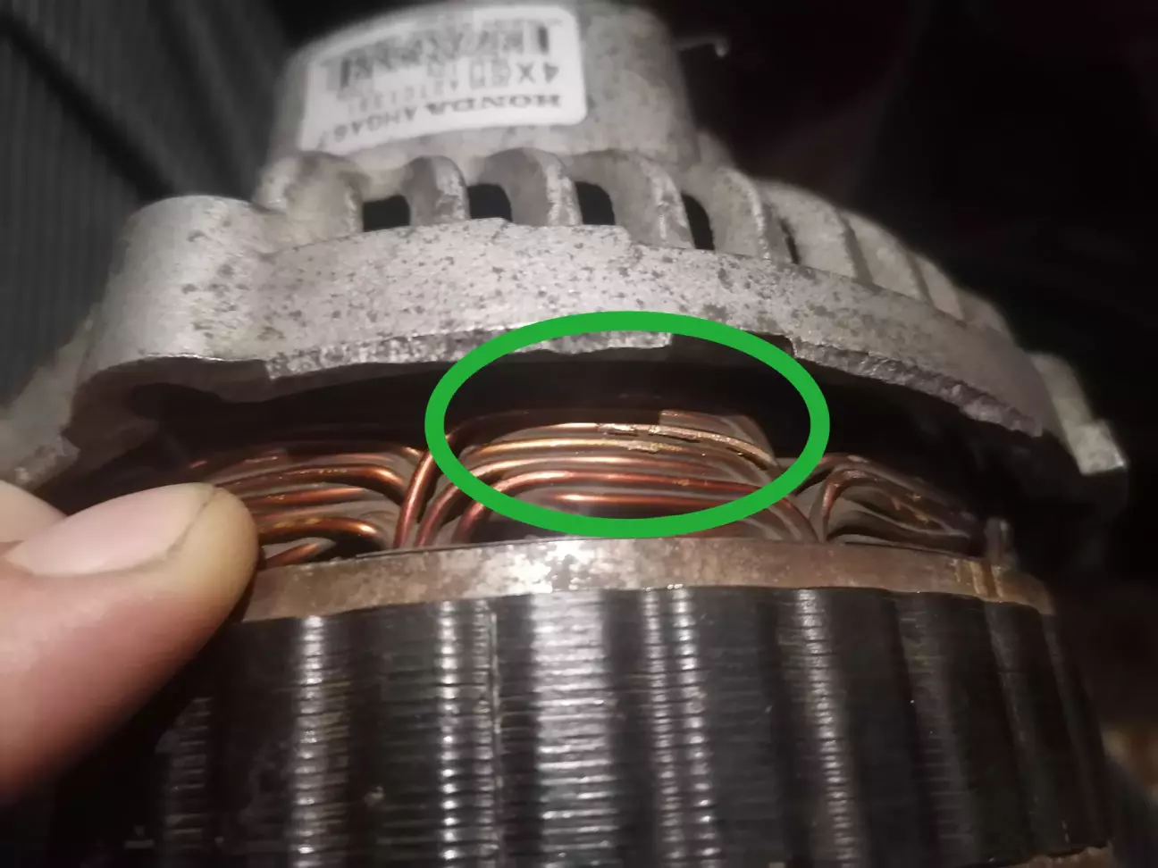 Виявив трошки пошкодженої ізоляції обмотки. Лікується електроізоляційним кремнійорганічним лаком Ко-921
