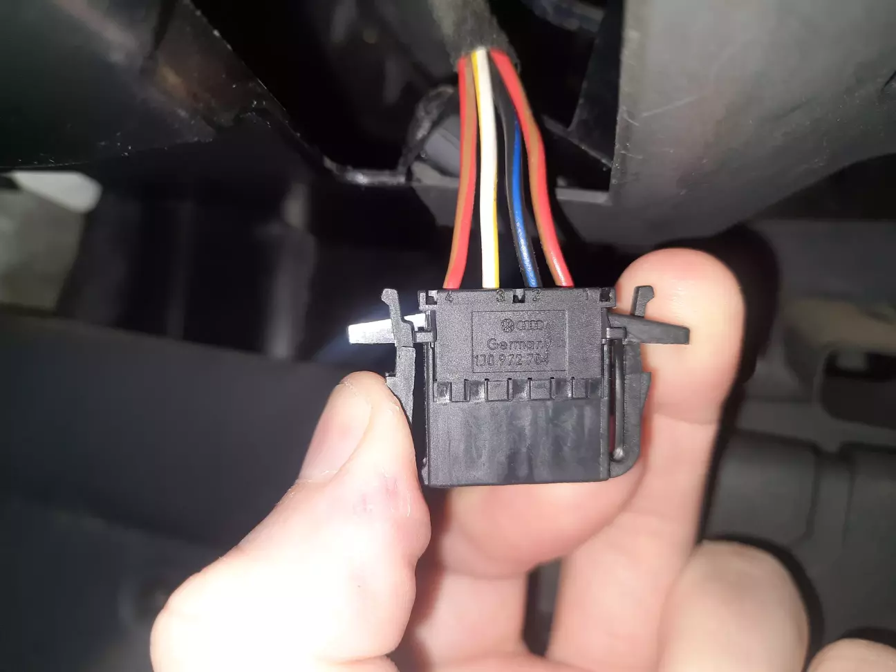 Распиновка контактов колодки выключателя стоп-сигнала