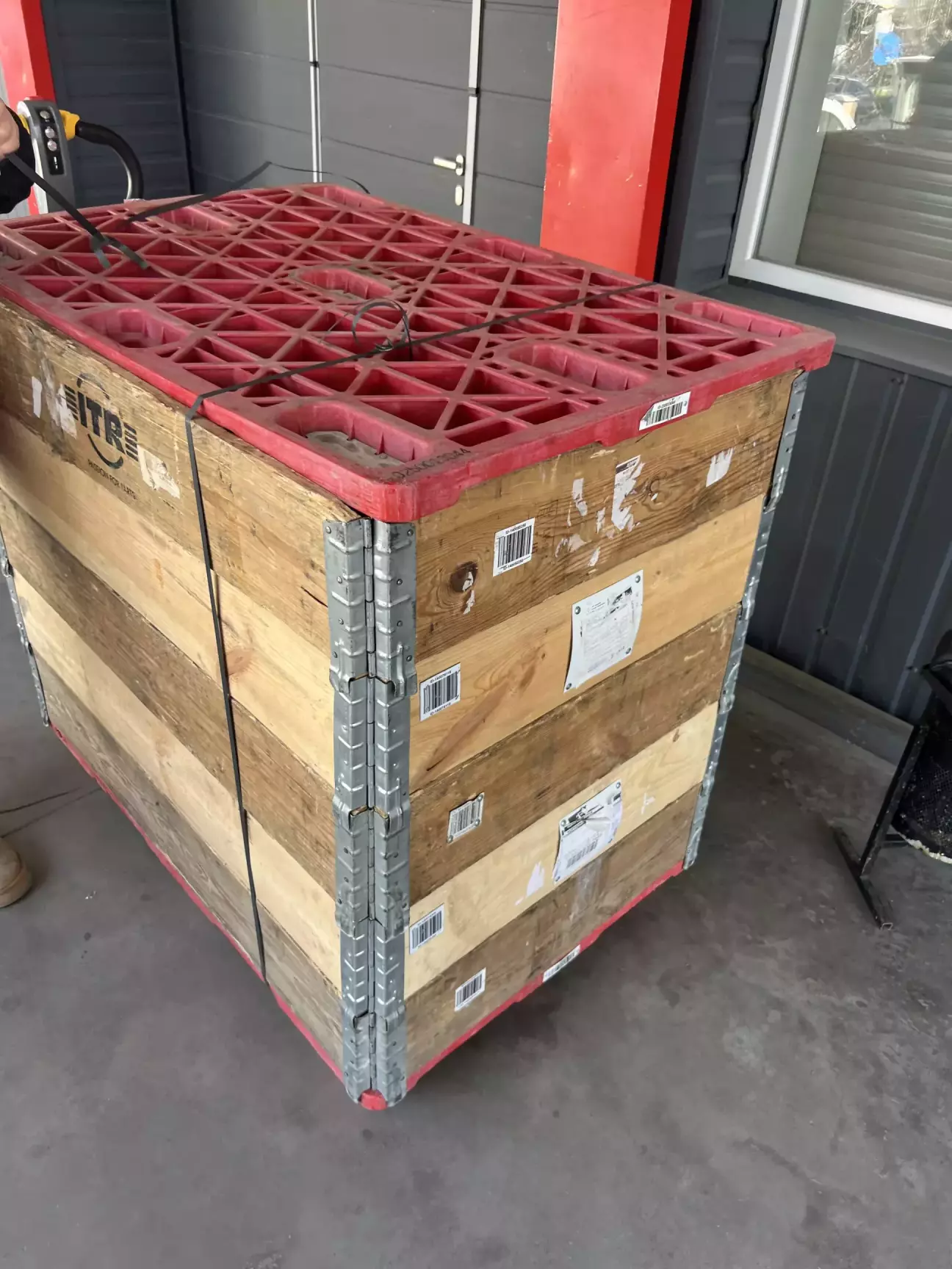 Ось в такій надійній упаковці від нової пошти) доставели моє електро сидіння.