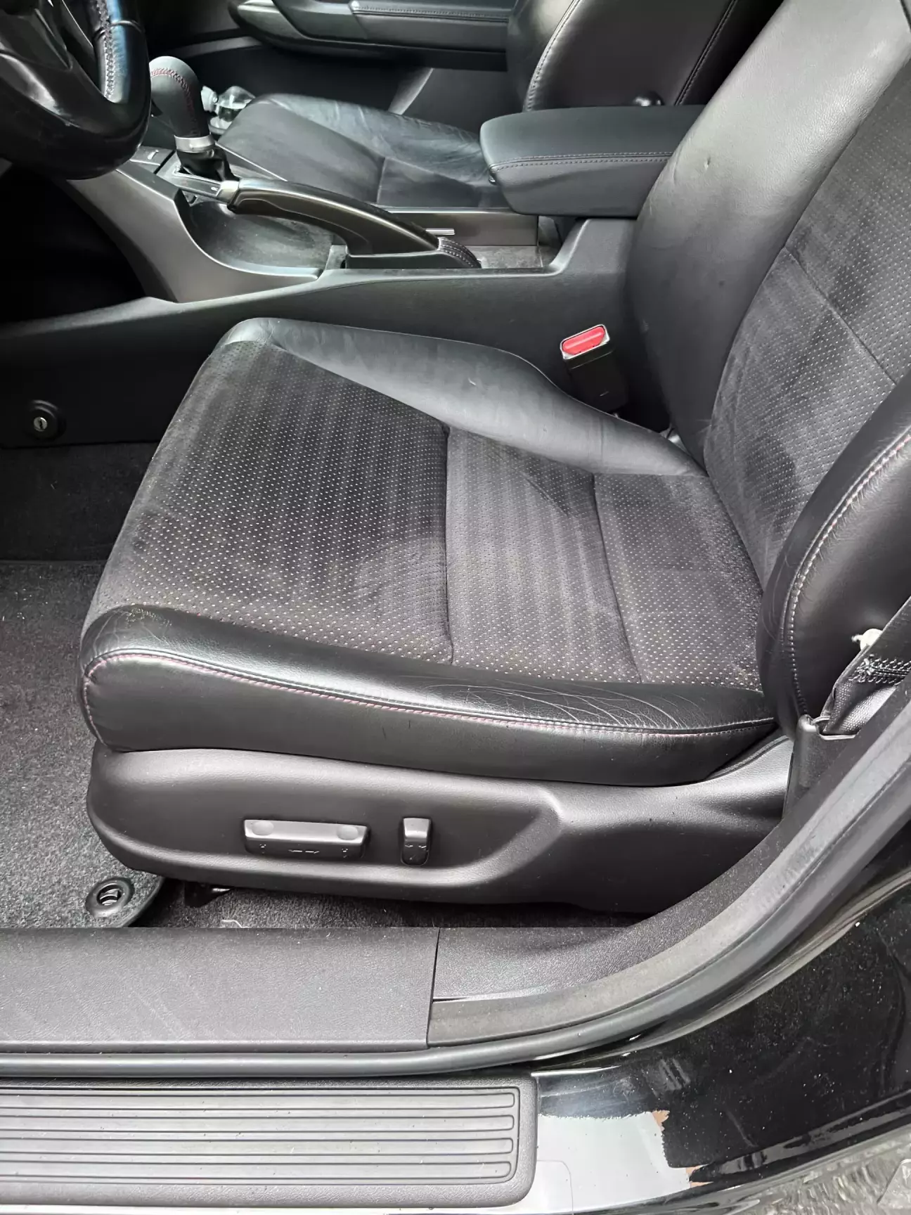 Ура, електро сидіння з пам'ятью на своєму місці. Все працює як повинно бути !