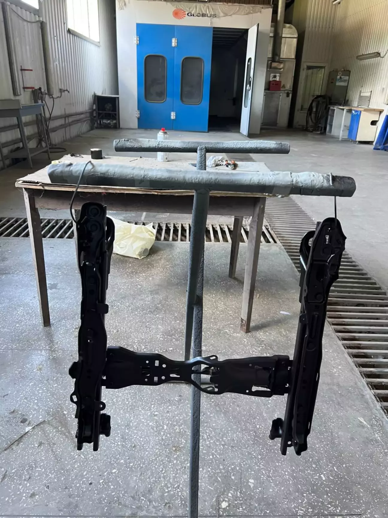 Ґрунтовка + фарбування. Деталь має вигляд нової з обох сторін.